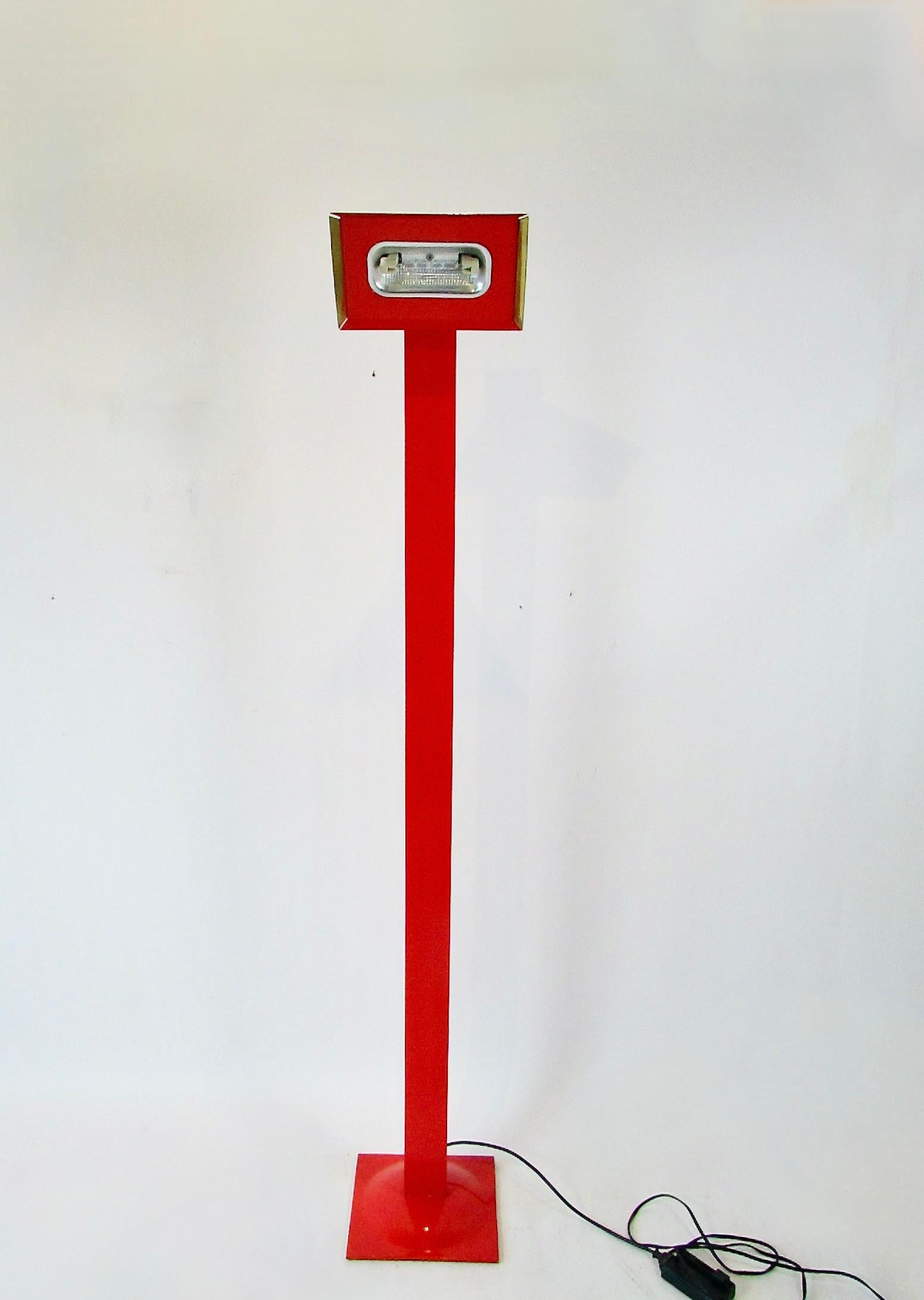 F. Fabbian Italia Torchiera rossa regolabile in ottone dell'epoca Memphis in vendita 3