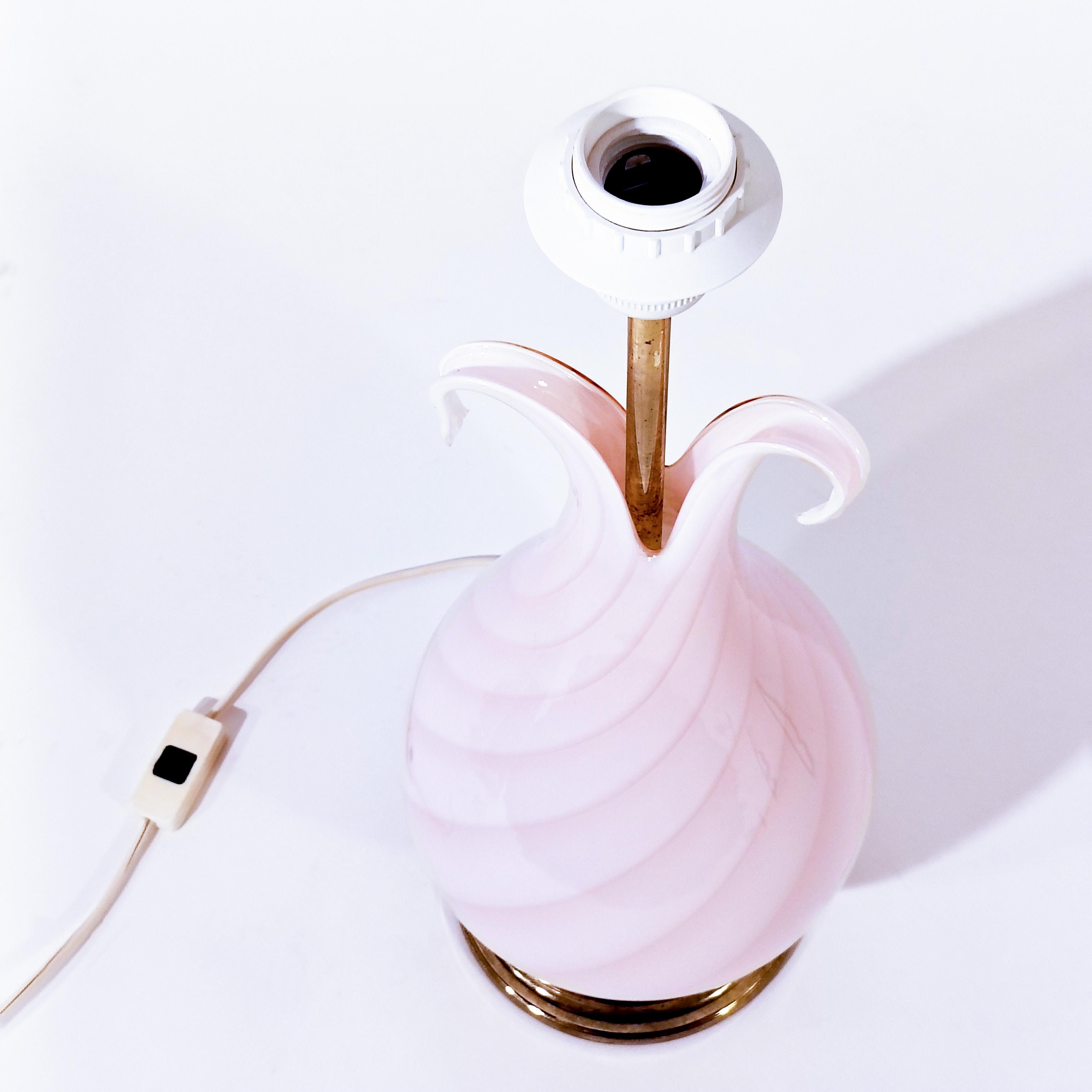 Hollywood Regency F. Fabbian. Lampe de table post-moderne en verre de Murano soufflé à la main, Italie, années 1970 en vente