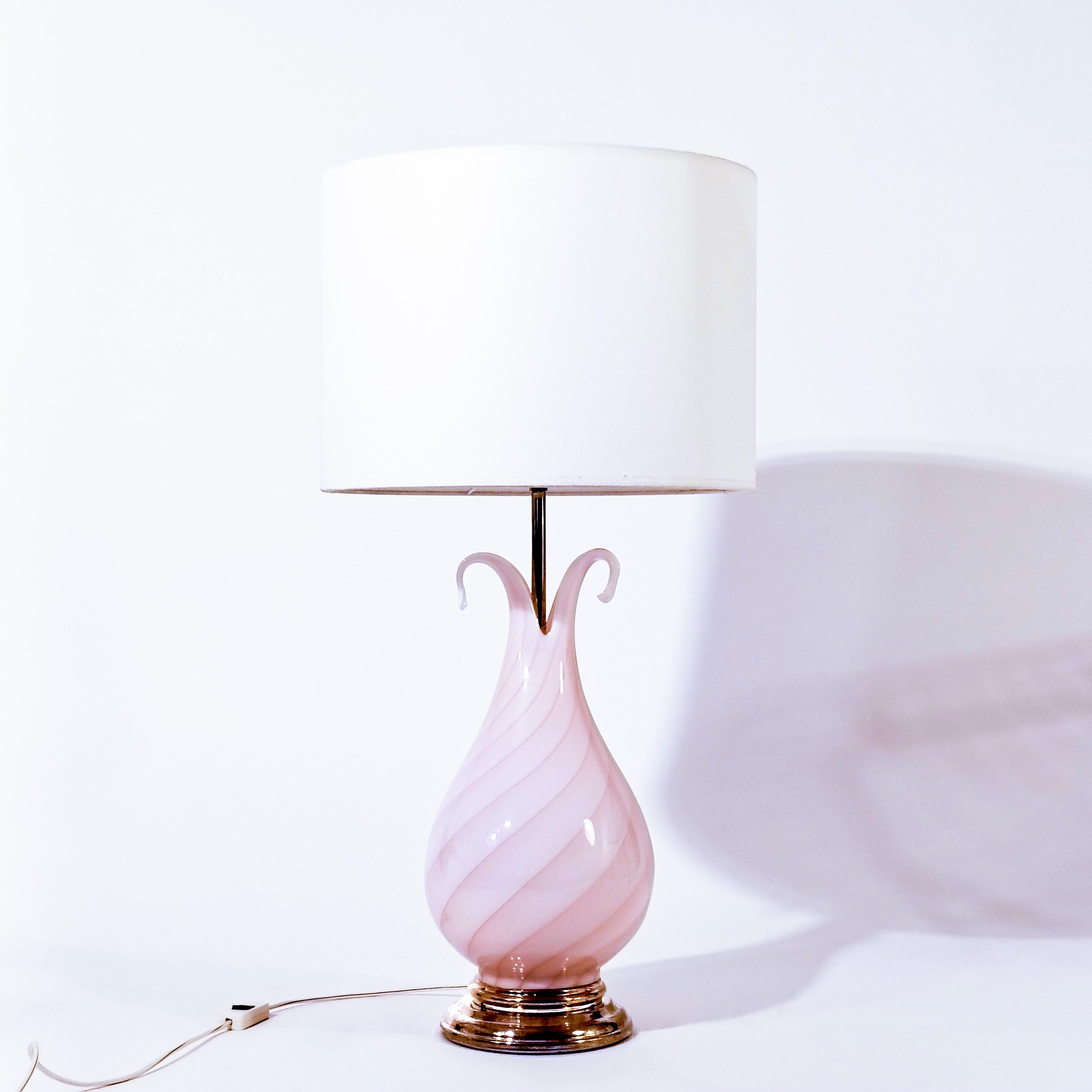 italien F. Fabbian. Lampe de table post-moderne en verre de Murano soufflé à la main, Italie, années 1970 en vente