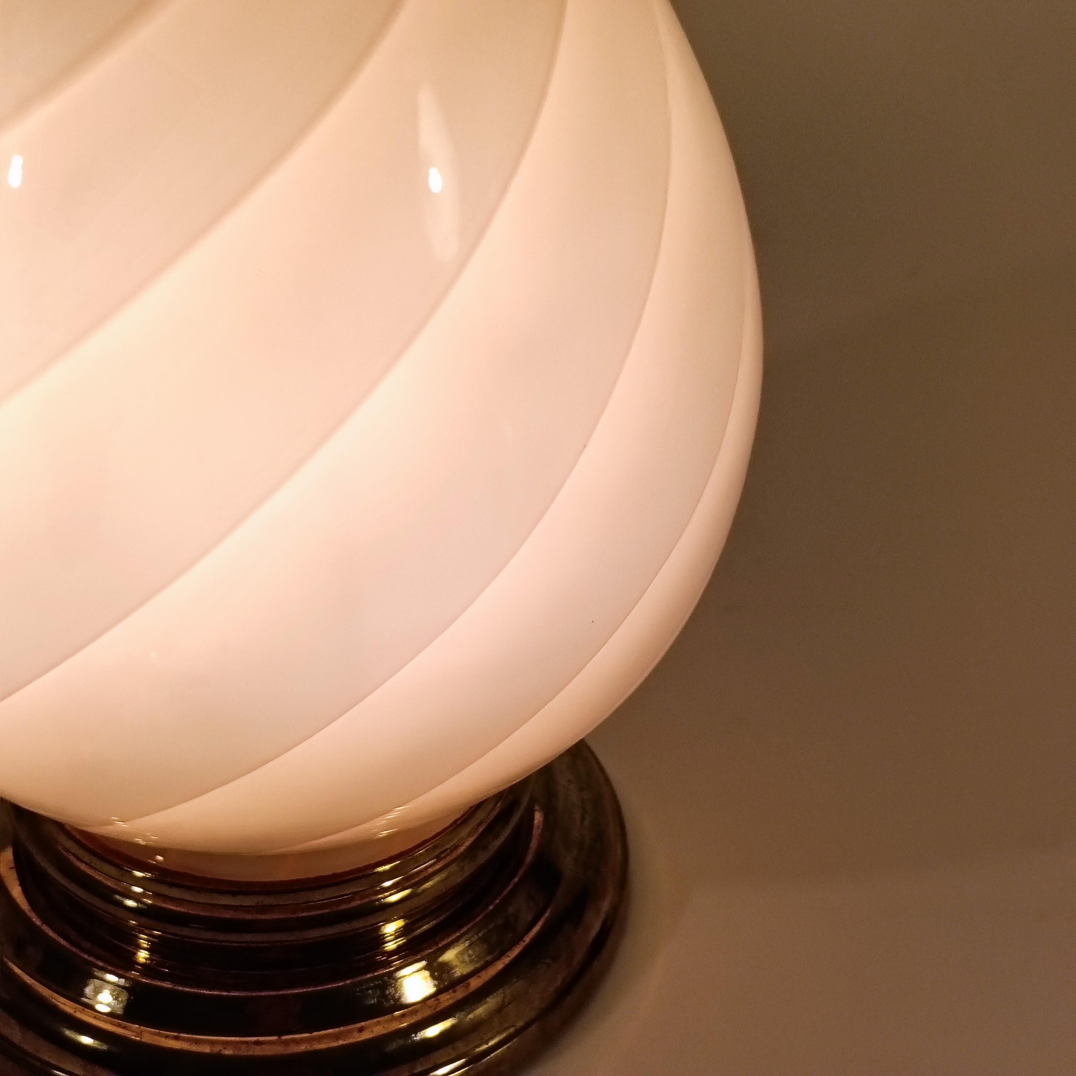 Métal F. Fabbian. Lampe de table post-moderne en verre de Murano soufflé à la main, Italie, années 1970 en vente