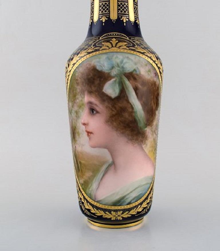 F. Fenner, Vienna. Large antique vase in hand painted porcelain with gold decoration on a royal blue base. The motif of a young woman in profile, late 19th century.
Measures: 31.5 x 12.5 cm.
In very good condition.
Stamped.