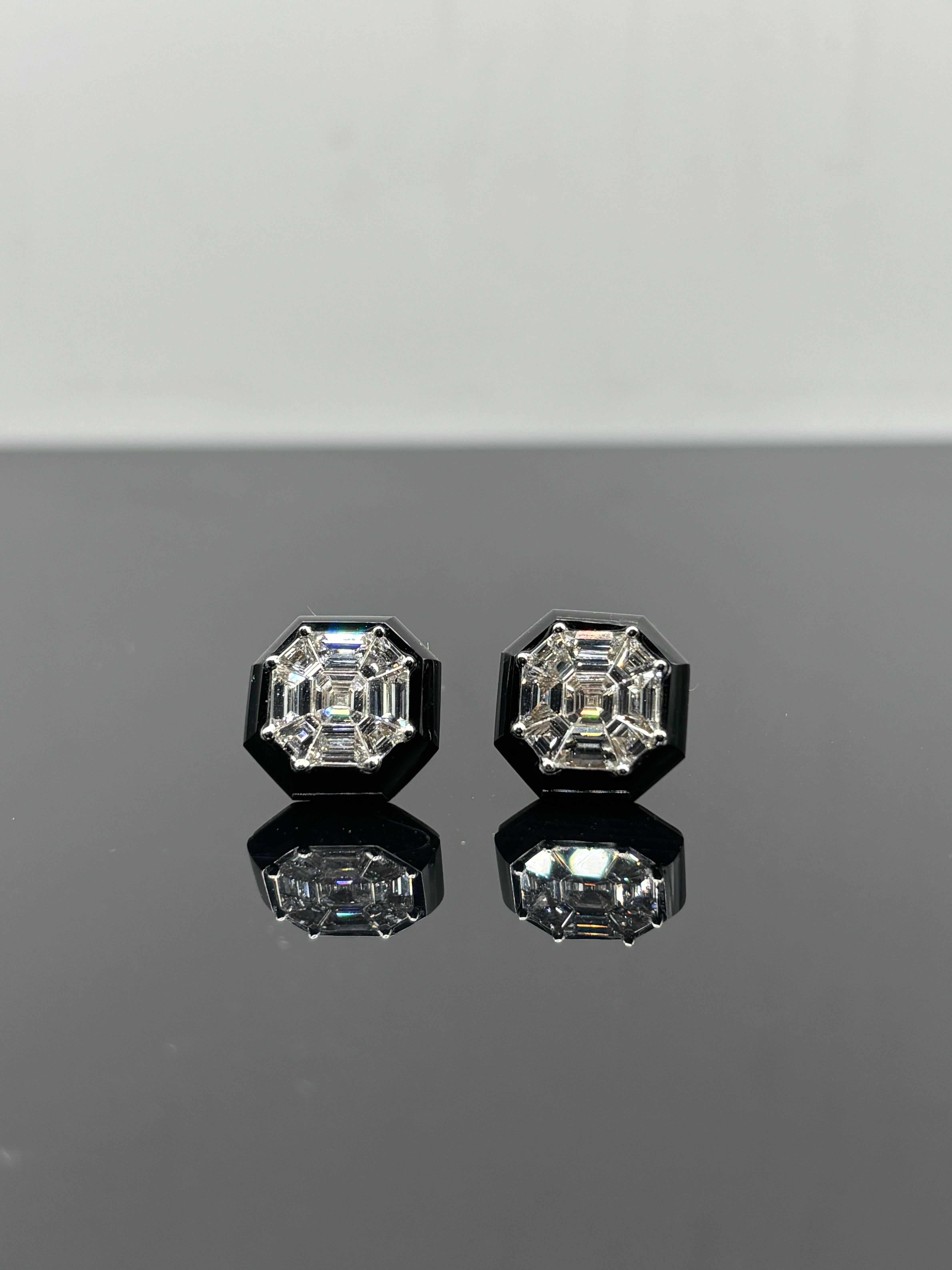 F/G Color 2.88 Carat Asscher Cut Diamond Cluster Studs with Black Onyx In New Condition For Sale In Bangkok, Thailand