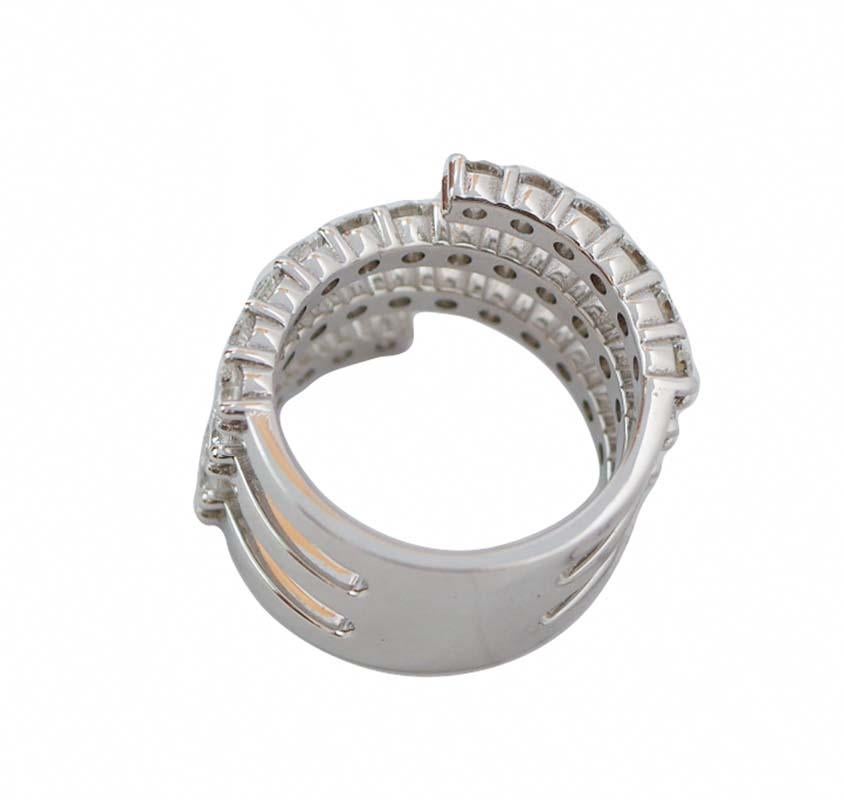 Color F/G, claridad VVS1 Diamantes de 3,72 quilates, anillo de oro blanco de 18 quilates. Moderno en venta