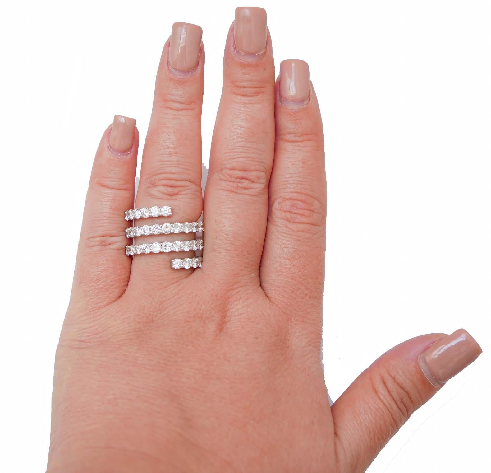 Color F/G, claridad VVS1 Diamantes de 3,72 quilates, anillo de oro blanco de 18 quilates. Corte brillante en venta