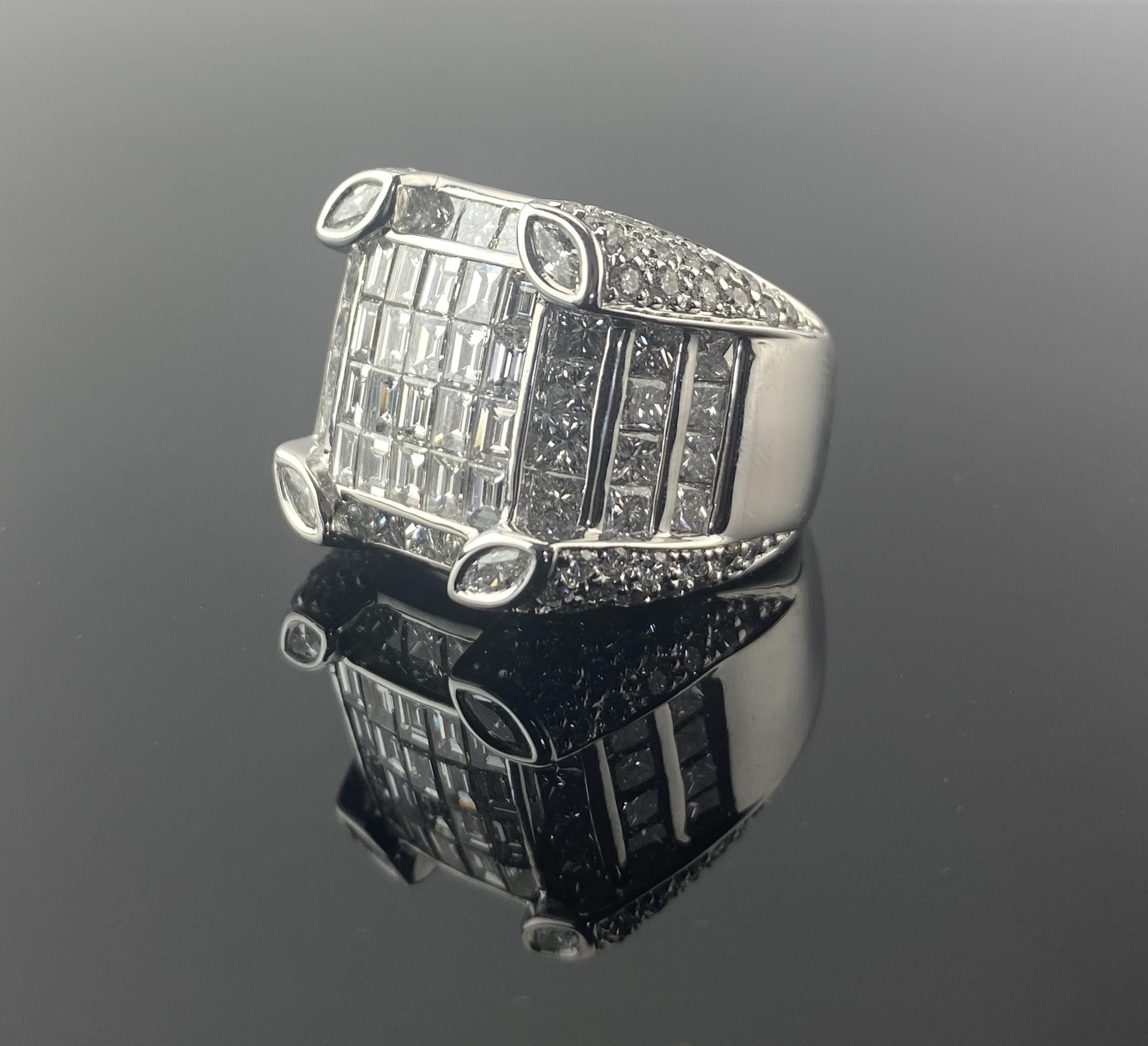 Modern F G VVS Emerald And Princess Cut Diamond Solid 18K Gold Ring Cocktail Ring For Sale