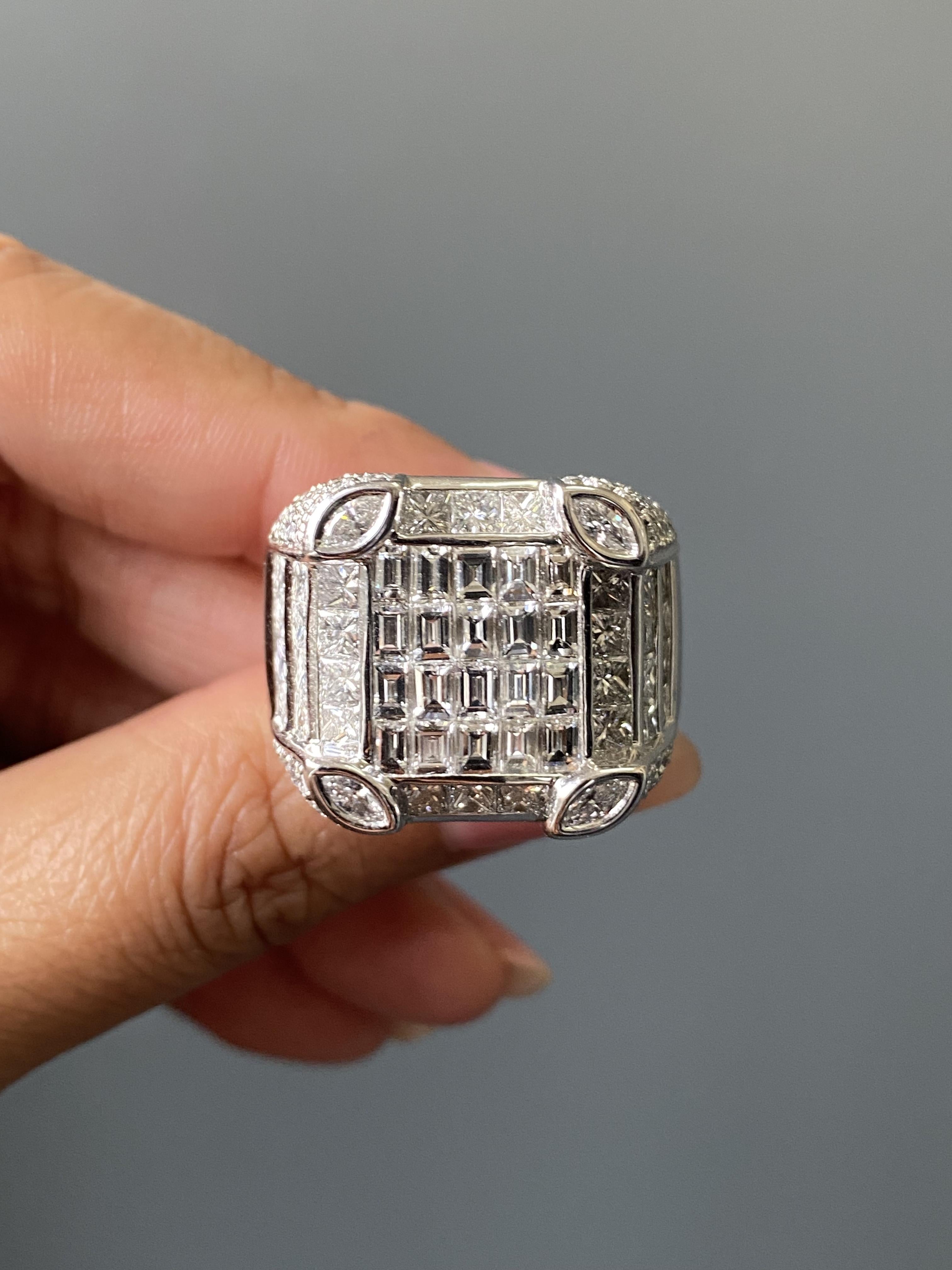 Women's or Men's F G VVS Emerald And Princess Cut Diamond Solid 18K Gold Ring Cocktail Ring For Sale