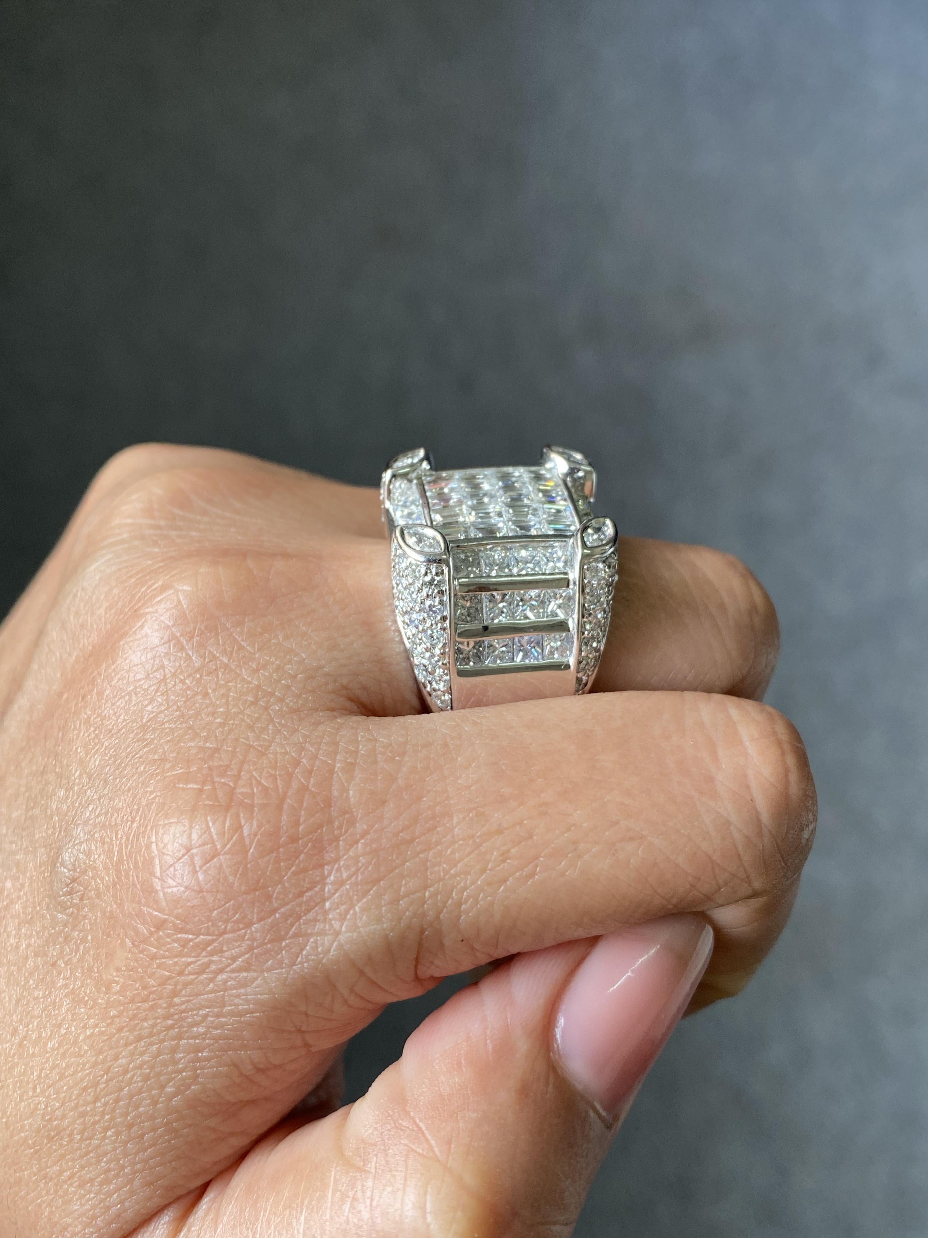 F G VVS Emerald And Princess Cut Diamond Solid 18K Gold Ring Cocktail Ring For Sale 3