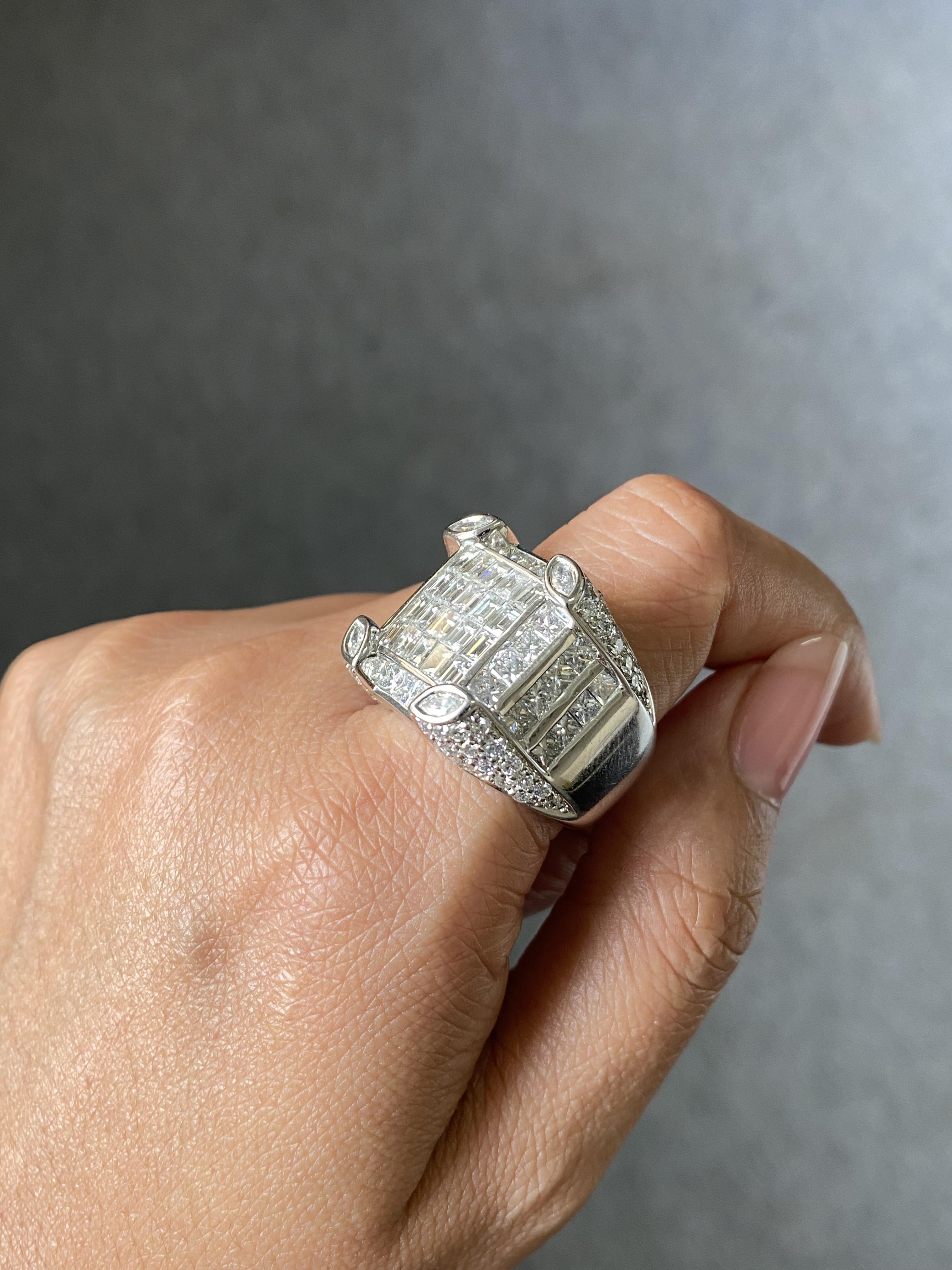 F G VVS Emerald And Princess Cut Diamond Solid 18K Gold Ring Cocktail Ring For Sale 4