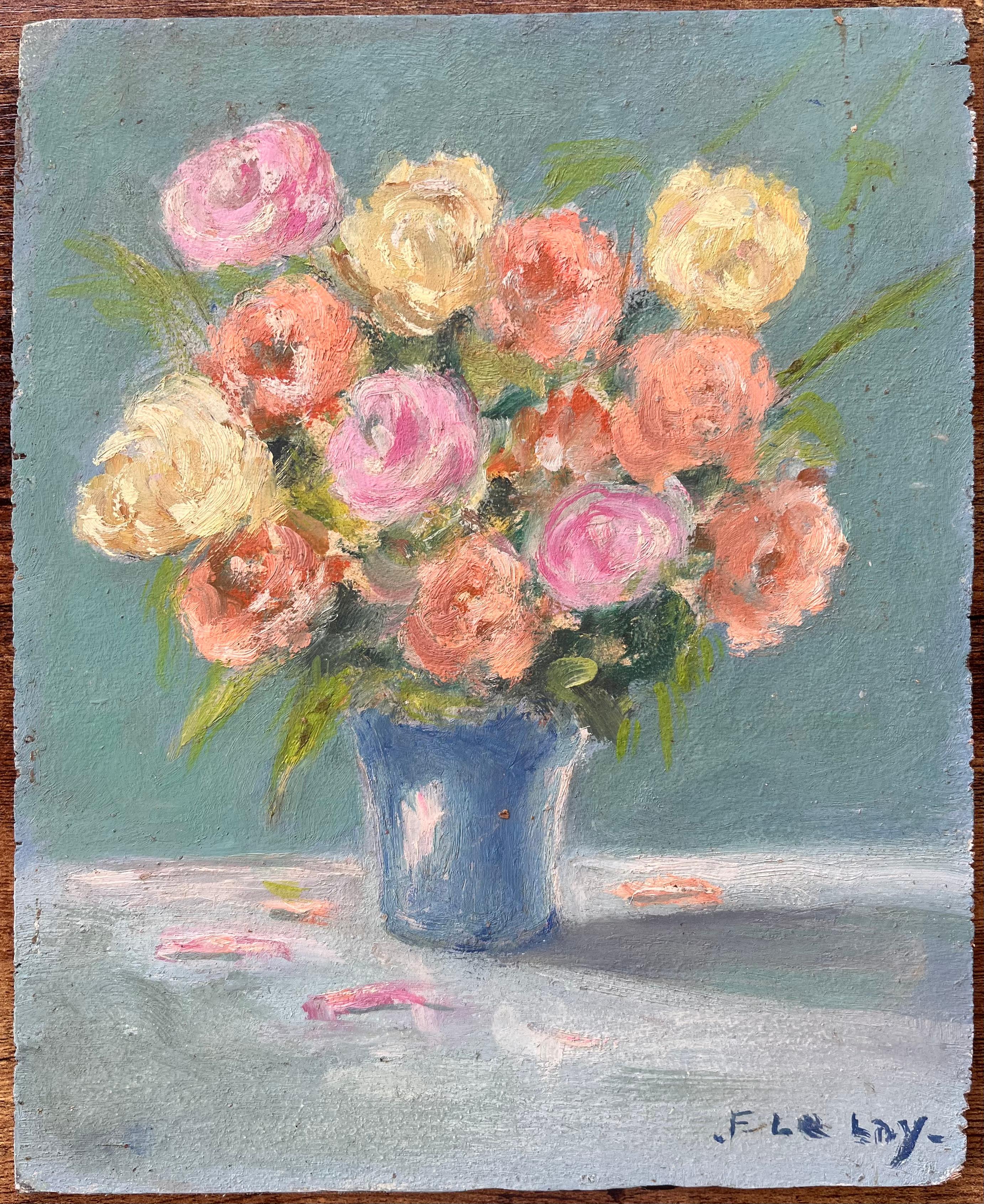 Französisches impressionistisches Stillleben mit rosa und pfirsichfarbenen Rosen in blauer Vase – Painting von F. Le Lay