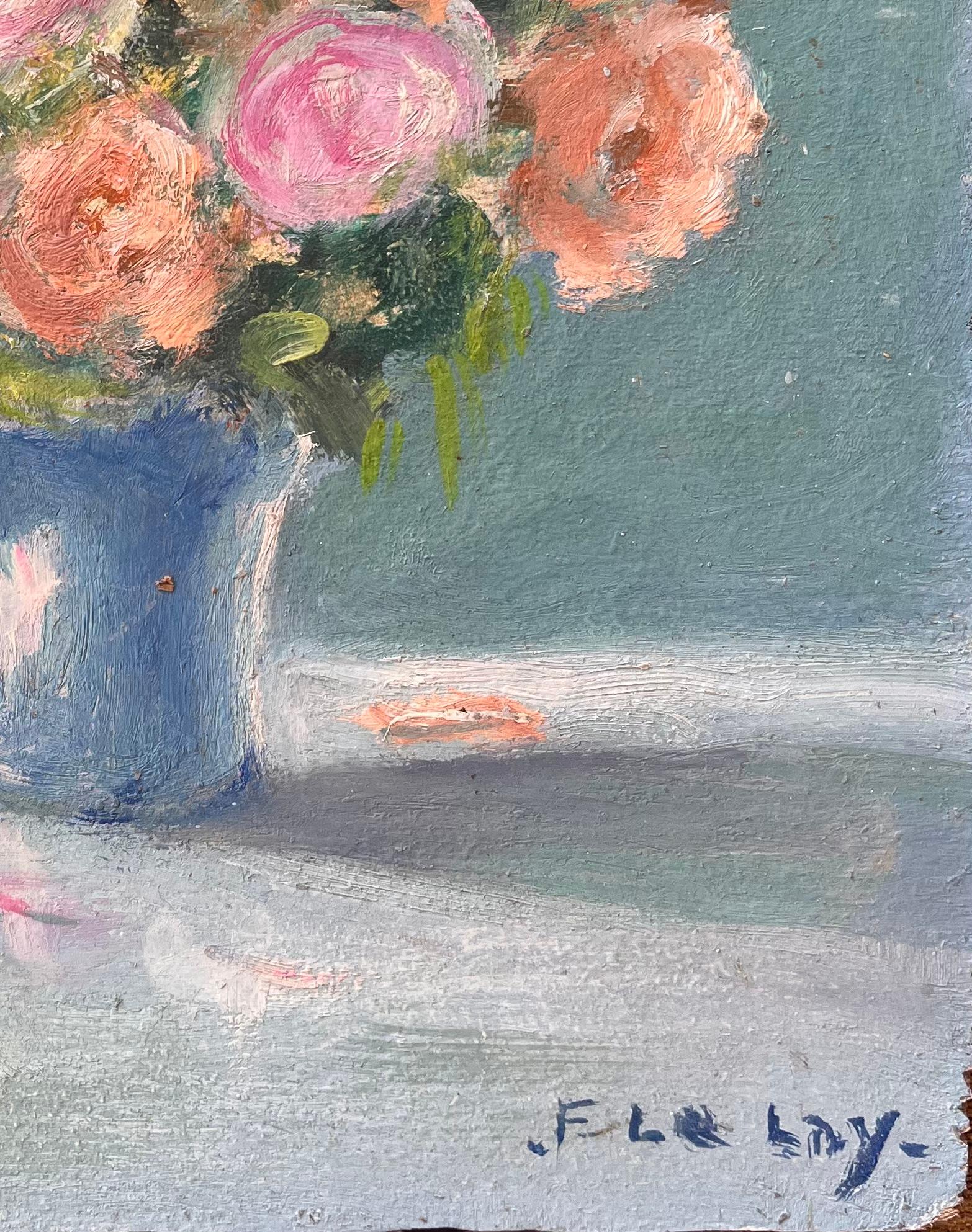 Französisches impressionistisches Stillleben mit rosa und pfirsichfarbenen Rosen in blauer Vase im Angebot 1
