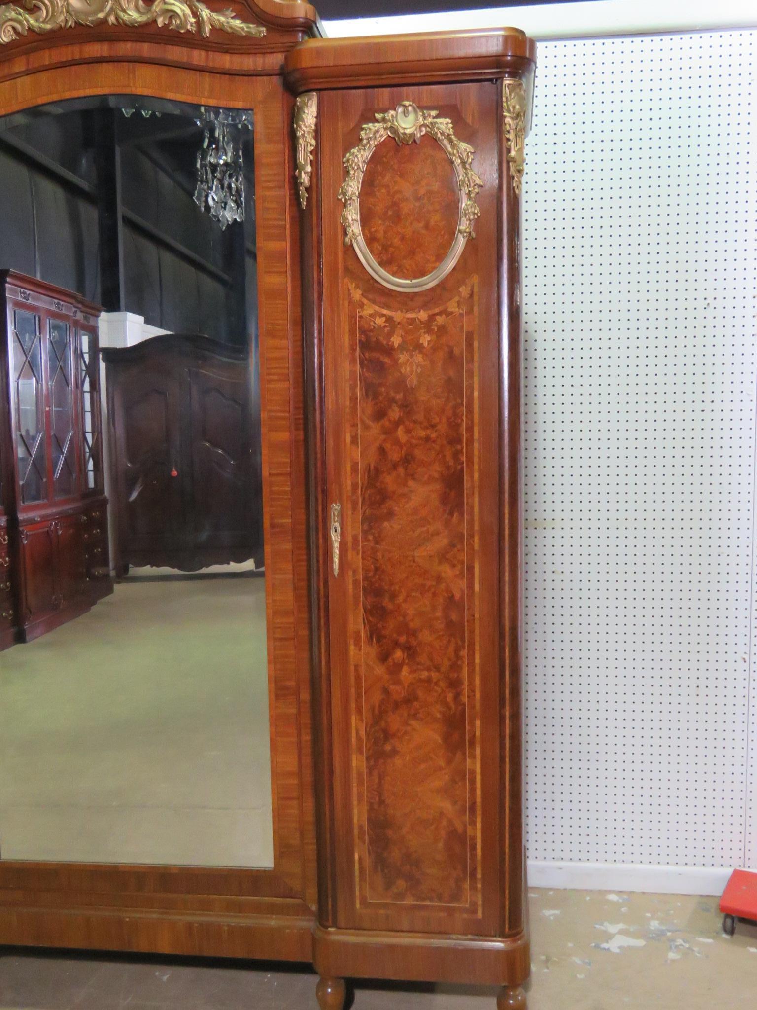 Louis XV Bronze Mounted Burled Walnut Francois Linke Style Armoire  In Good Condition In Swedesboro, NJ