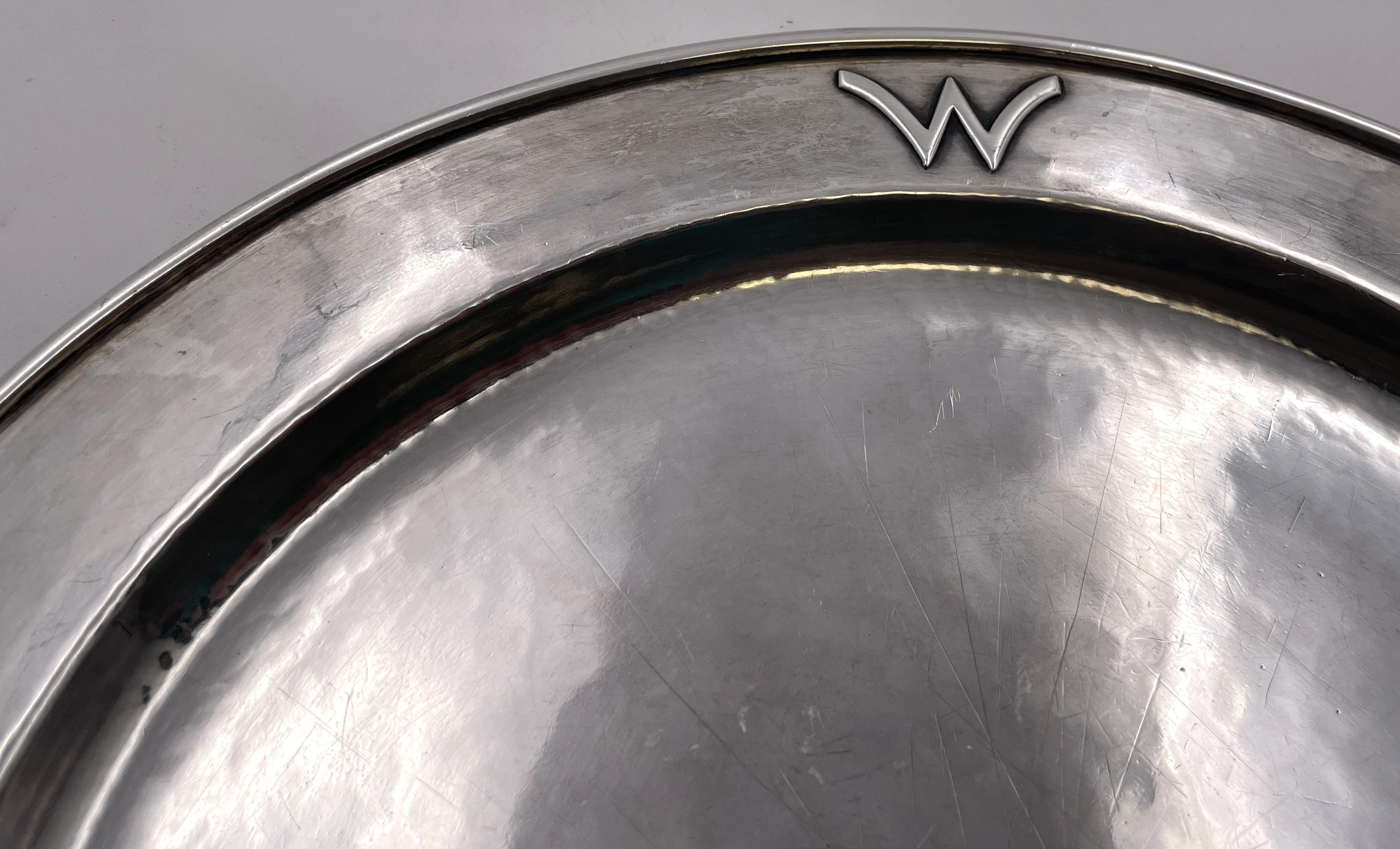 F. Novick Chicago Arts & Crafts Jarra martillada de plata de ley sobre bandeja en venta 3