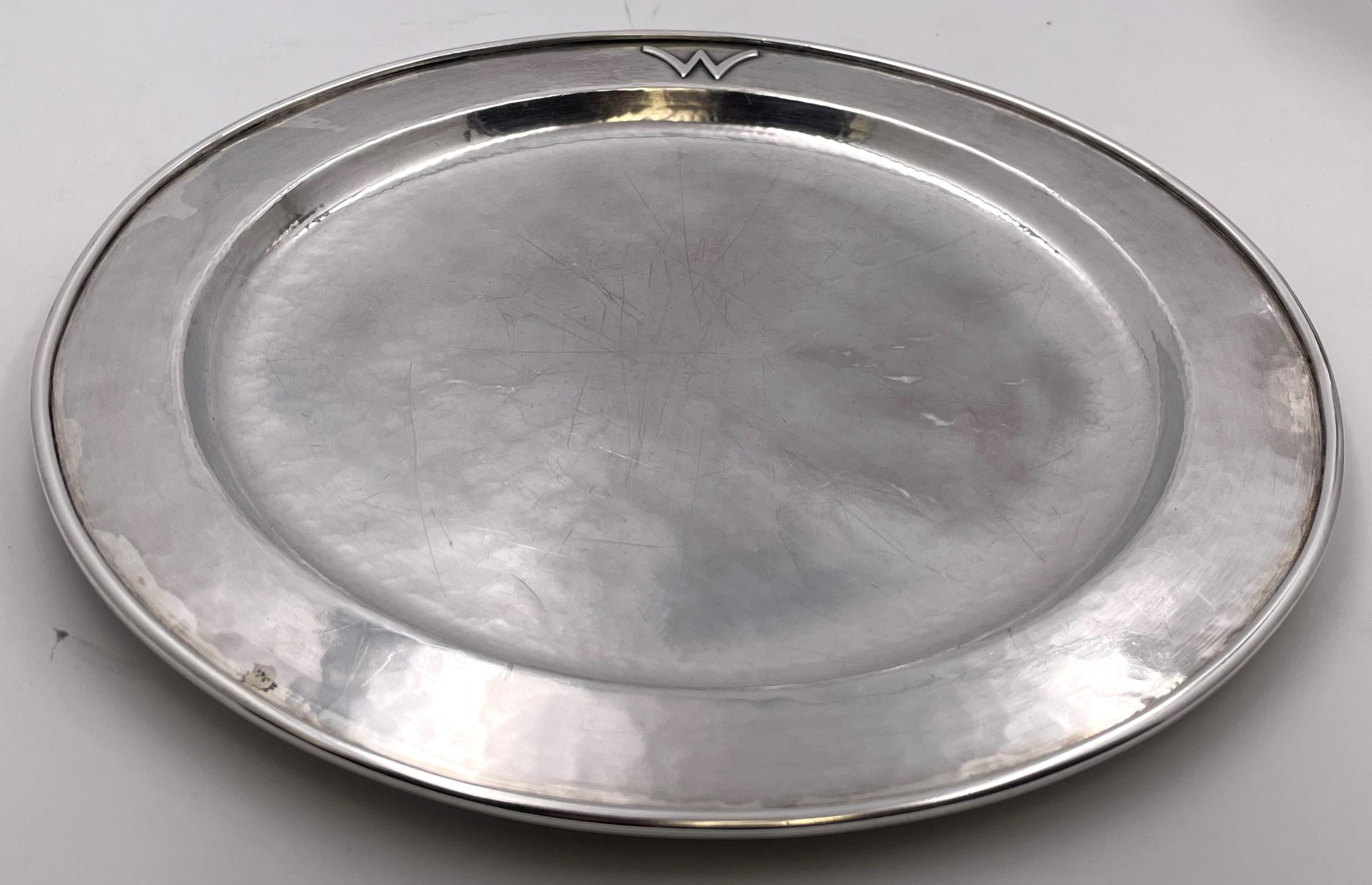 F. Novick Chicago Arts & Crafts Jarra martillada de plata de ley sobre bandeja en venta 2