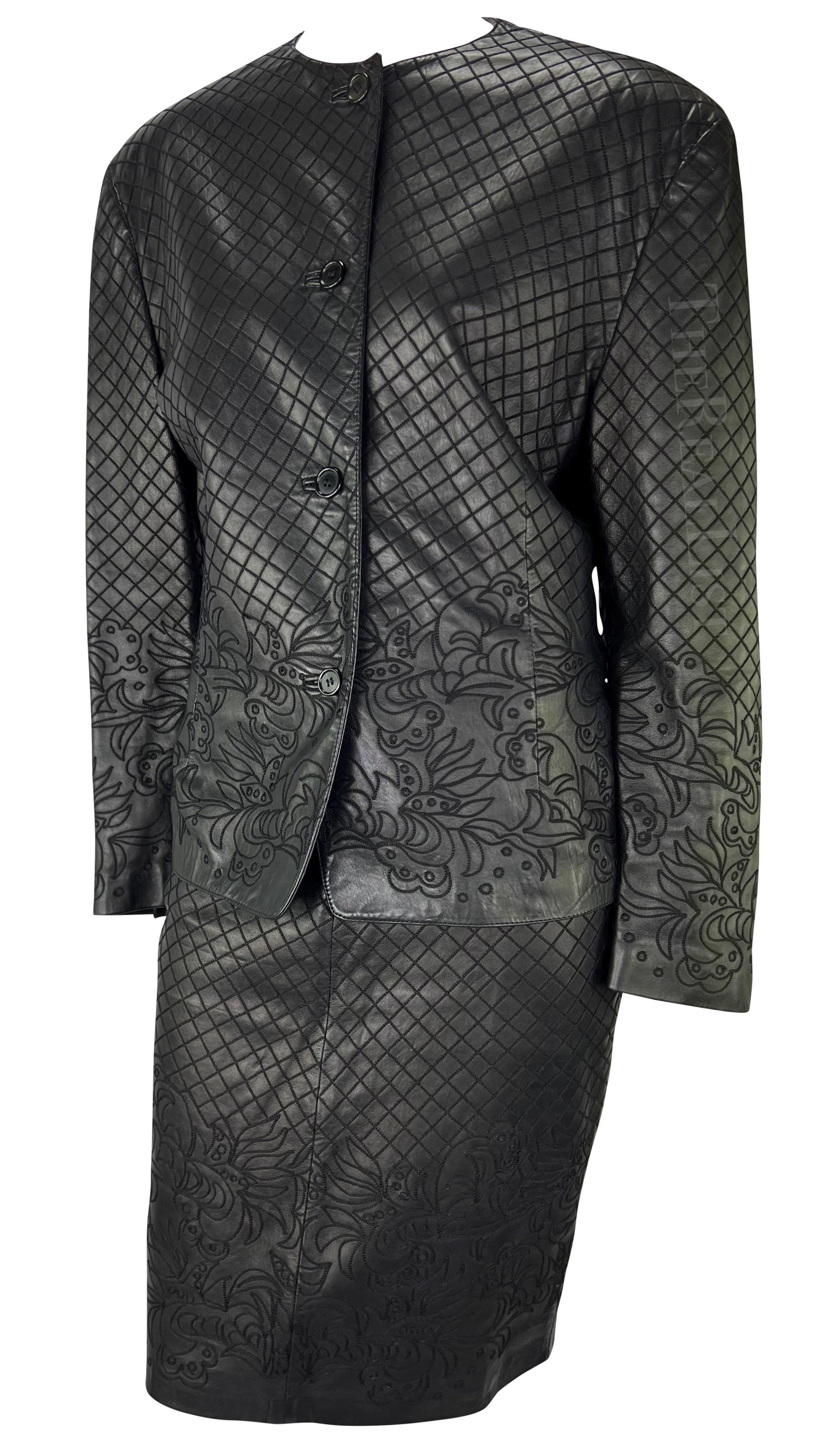 Noir F/W 1986 Gianni Versace Runway Ensemble de jupes en cuir noir brodé de fleurs en vente