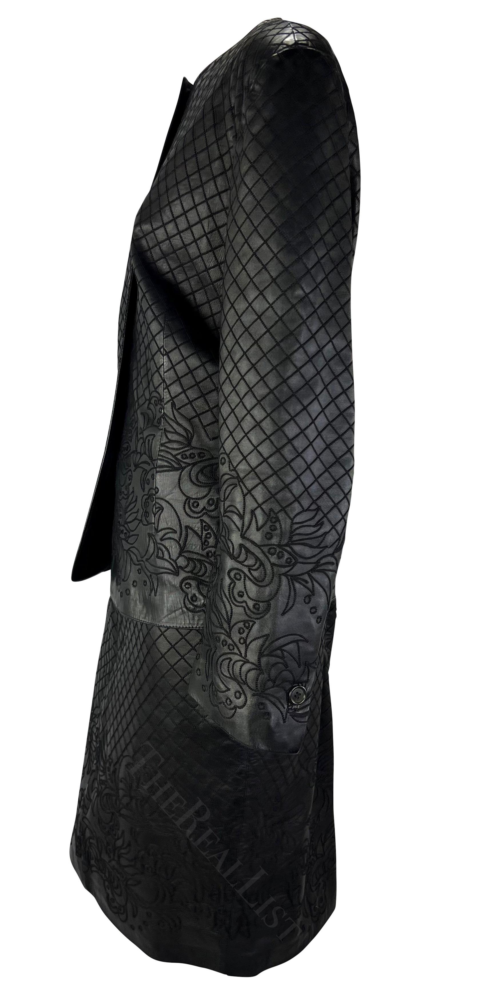 F/W 1986 Gianni Versace Runway Ensemble de jupes en cuir noir brodé de fleurs Pour femmes en vente