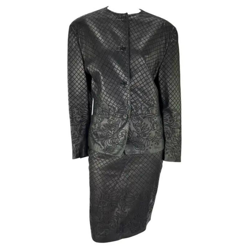 F/W 1986 Gianni Versace Pasarela Conjunto Falda Bordada Floral Cuero Negro en venta