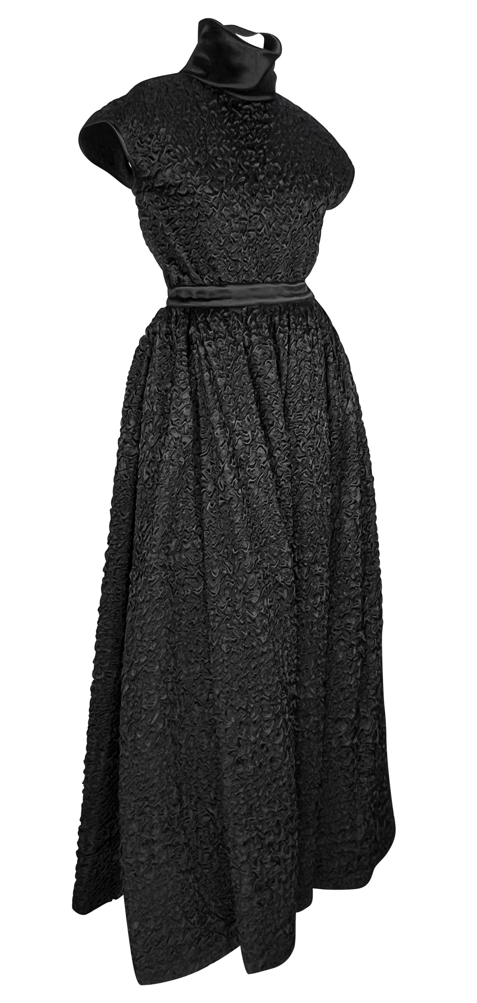 F/W 1986 Valentino Garavani Vestido de noche con falda de seda negra acanalada en venta 4