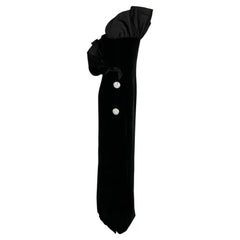 Abito Givenchy A/I 1987 in velluto nero con strass scultorei senza spalline