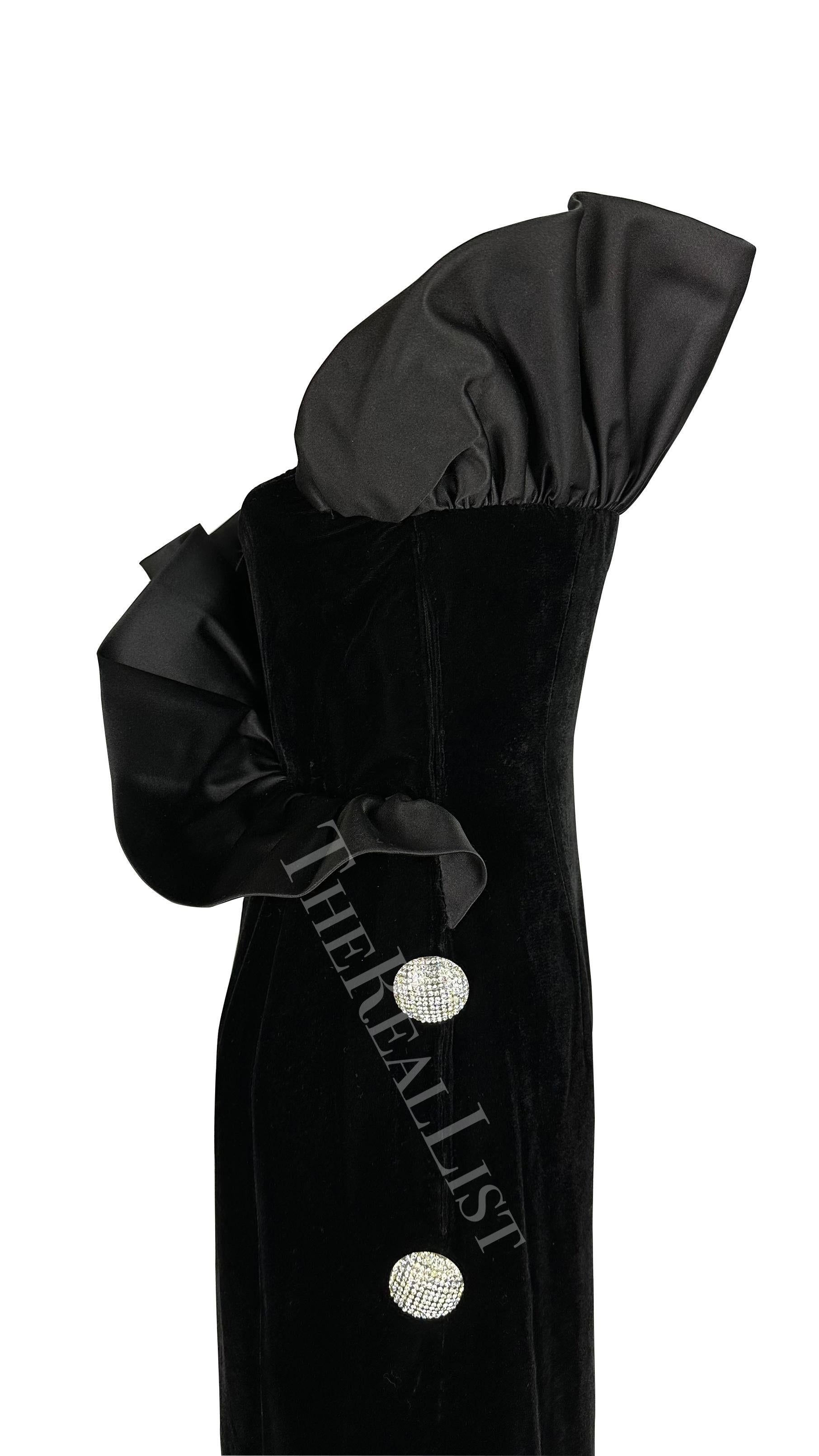 Presenting a fabulous black velvet Givenchy gown. Designed by Hubert de Givenchy for his Fall/Winter 1987 collection, this full-length gown is constructed of luxurious black velvet and features an upward-facing structured satin ruffle that wraps
