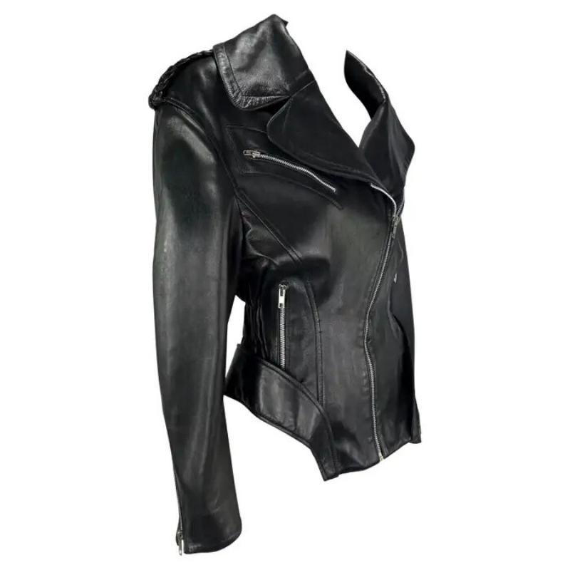 Veste de motard « Les Infernales » Thierry Mugler en cuir à découpes sur les hanches, A/H 1988