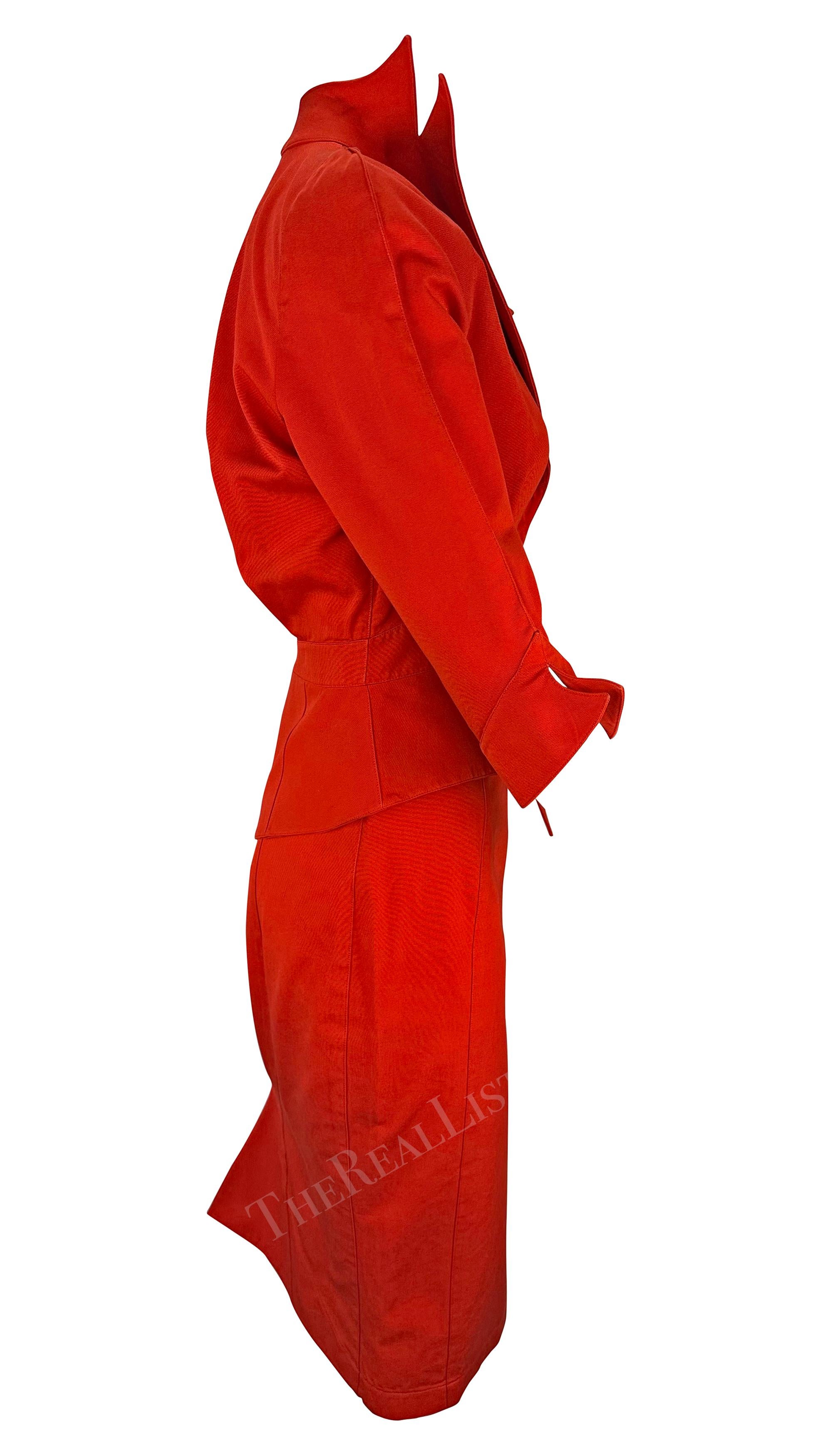 Le musée Thierry Mugler rouge « Les Infernales », A/H 1988  Combinaison jupe rouge flamboyant en vente 6