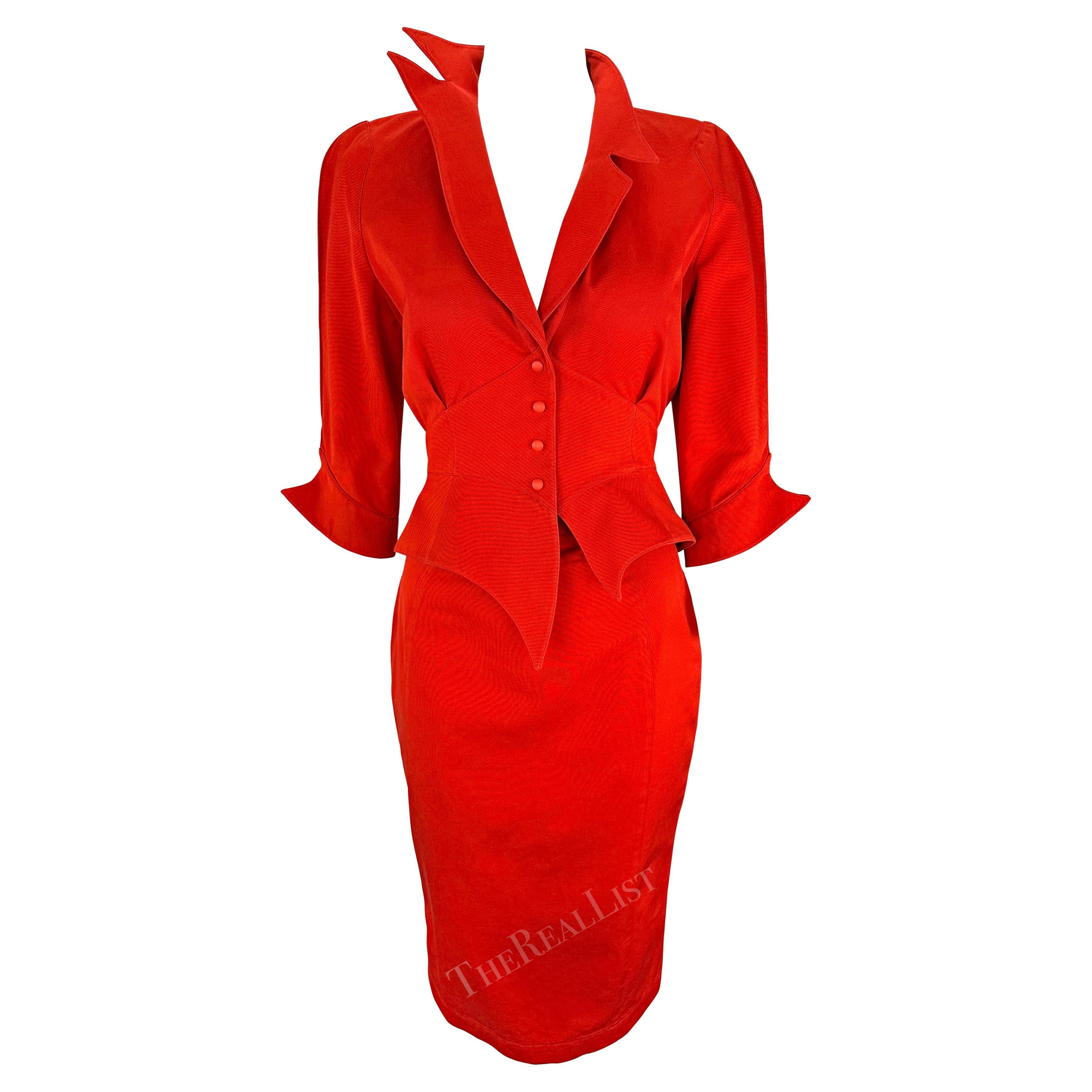 Le musée Thierry Mugler rouge « Les Infernales », A/H 1988  Combinaison jupe rouge flamboyant en vente