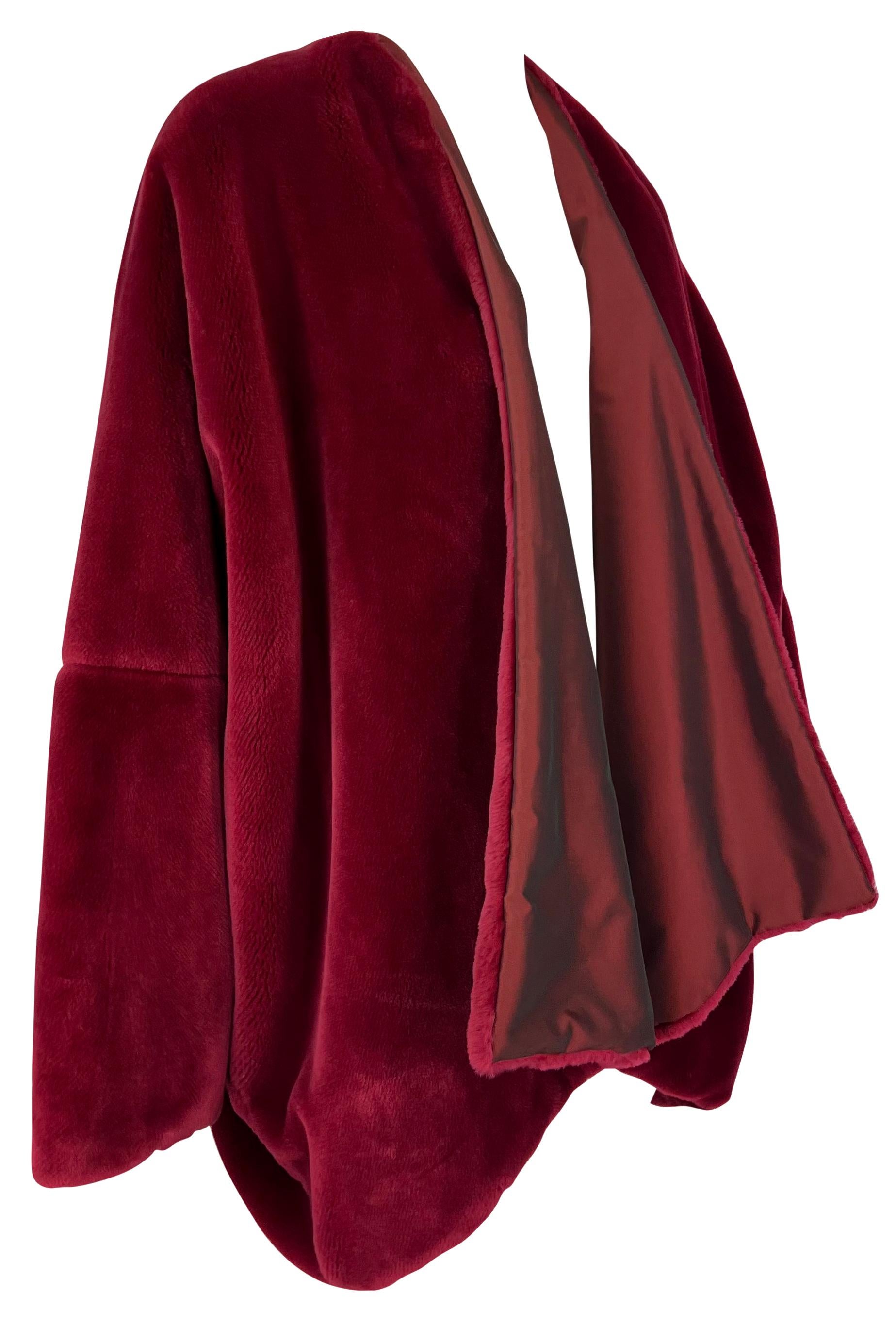 A/I 1989 Dolce & Gabbana - Giacca con scialle oversize in finta pelliccia rosso mirtillo in vendita 2