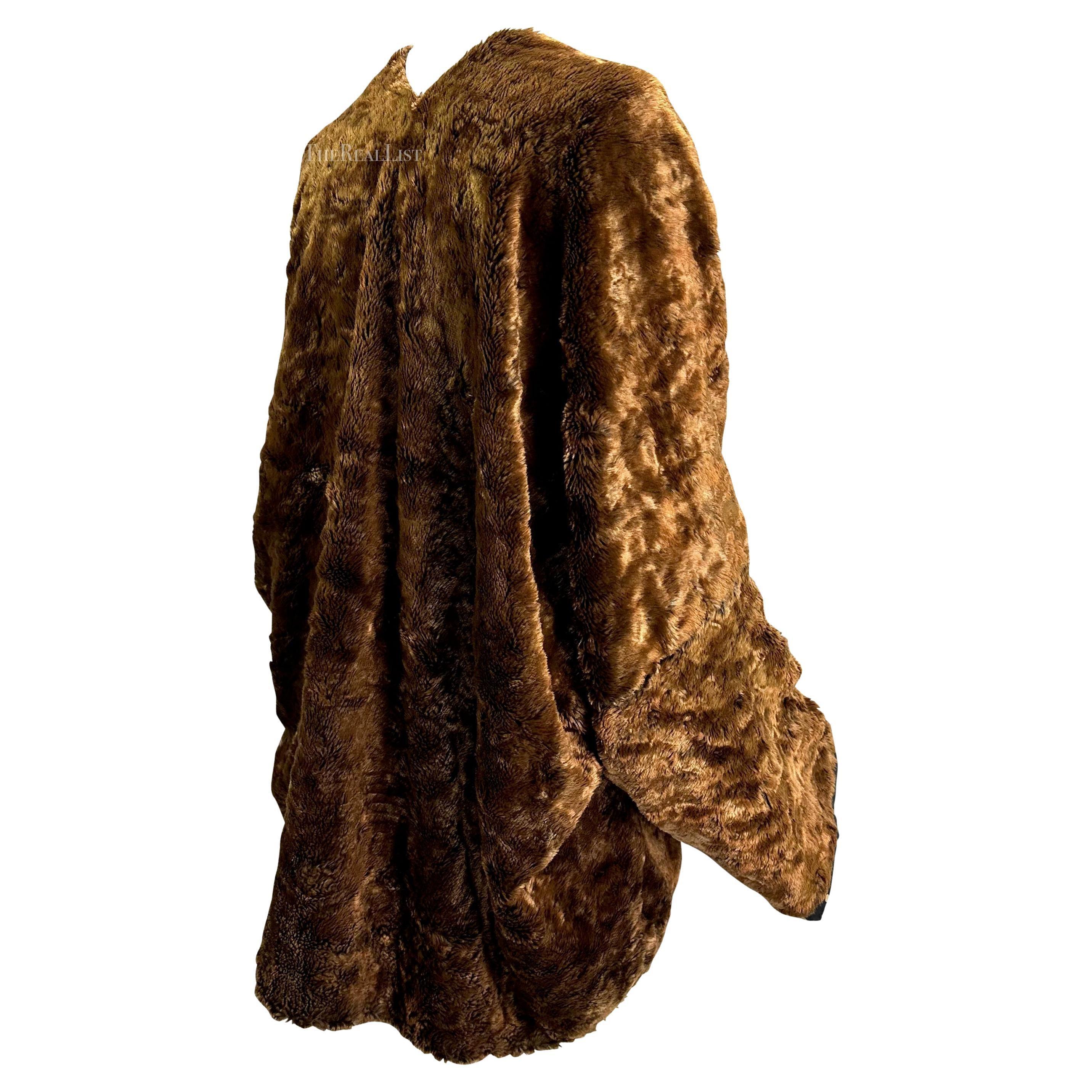 A/I 1989 Dolce & Gabbana - Giacca con scialle in pelliccia sintetica marrone a Dot Dot Dot in vendita 4