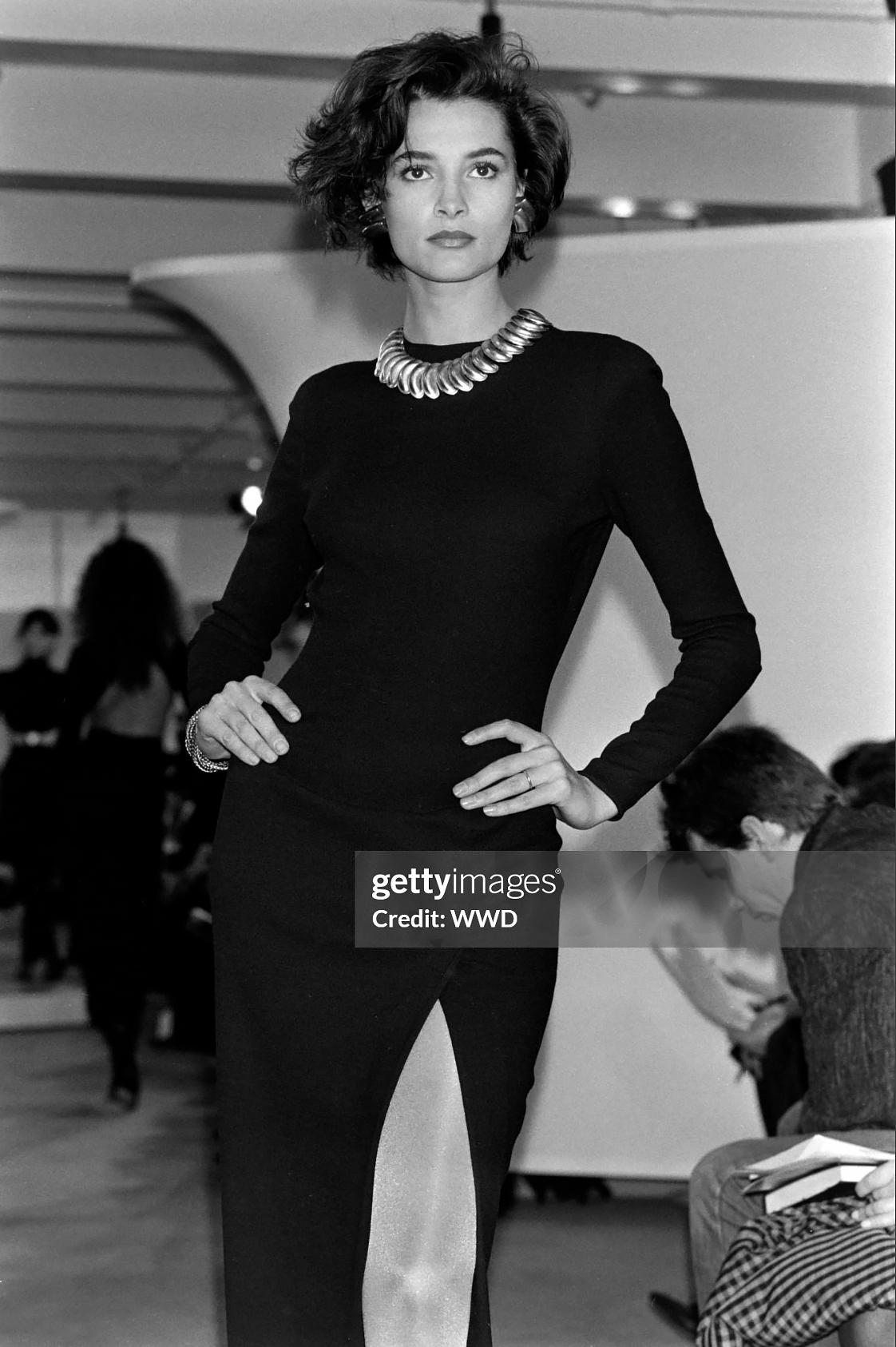 F/W 1989 Donna Karan Runway Navy Blue Stretch Wool Slit Long Sleeve Midi Dress In Excellent Condition For Sale In West Hollywood, CA