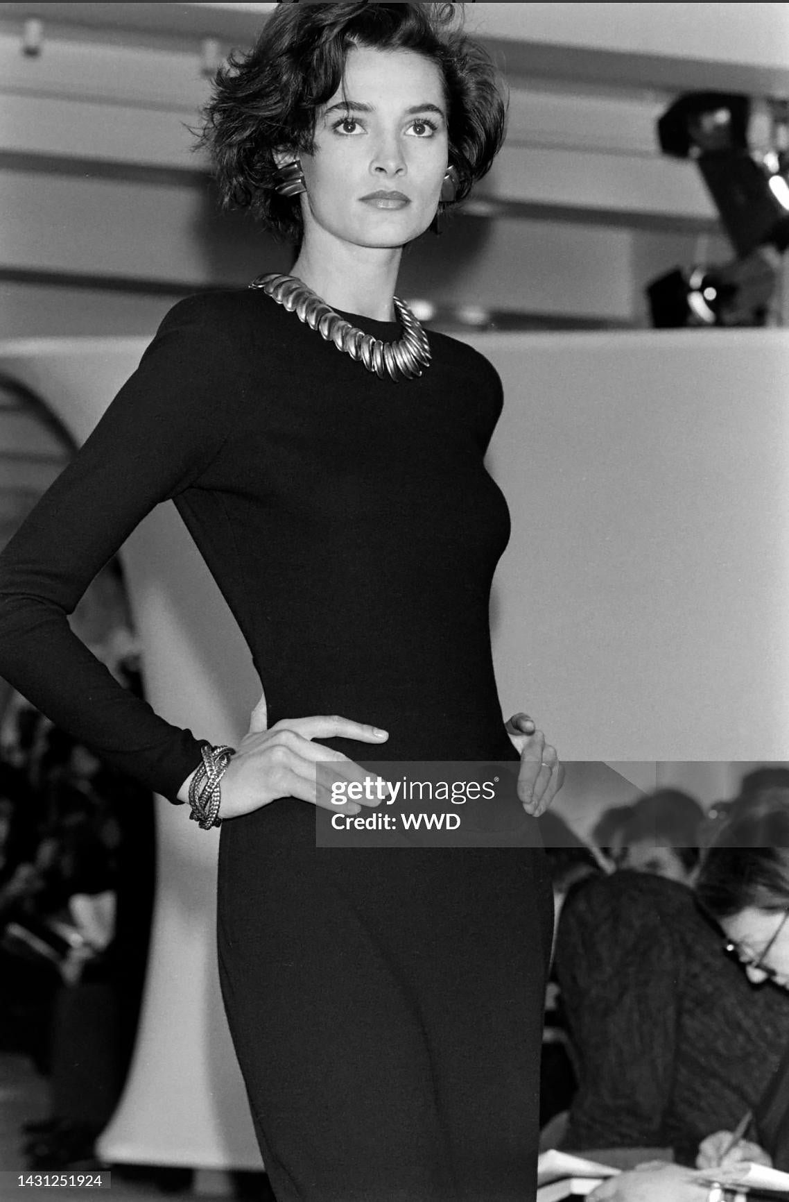 F/W 1989 Donna Karan Runway Navy Blue Stretch Wool Slit Long Sleeve Midi Dress For Sale 4