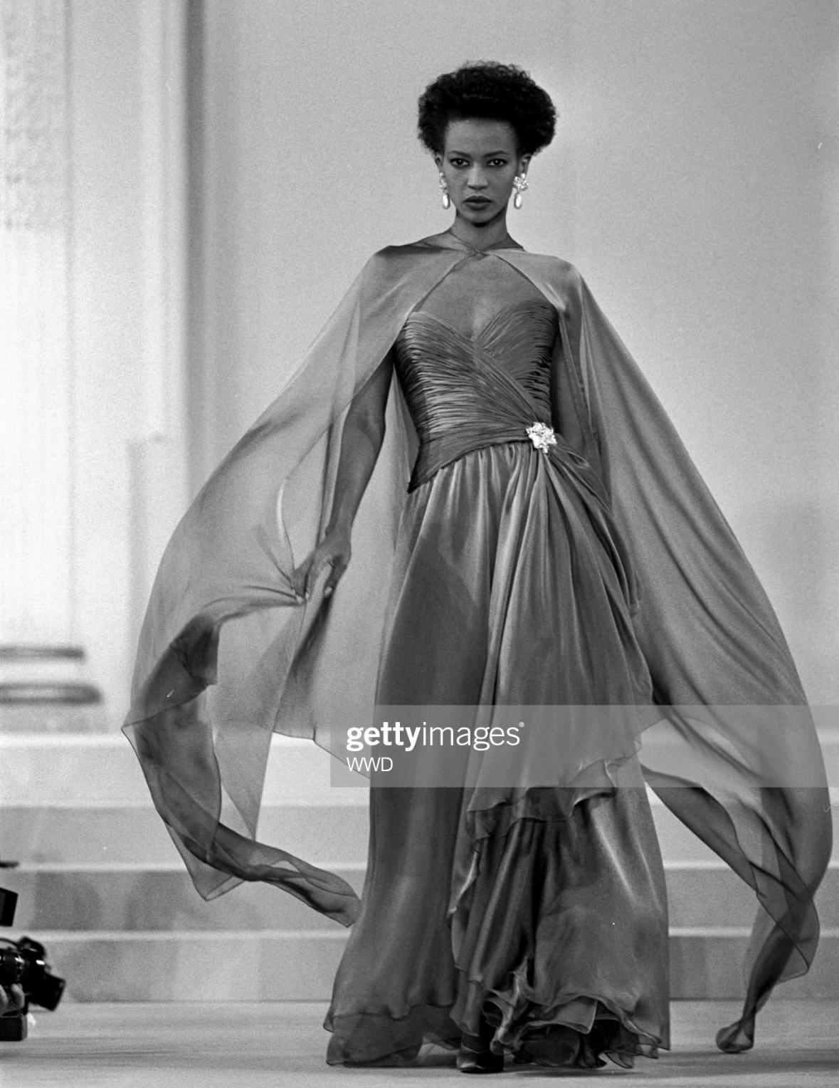 A/I 1989 Oscar De La Renta: abito senza spalline in chiffon color chartreuse In condizioni ottime in vendita a West Hollywood, CA