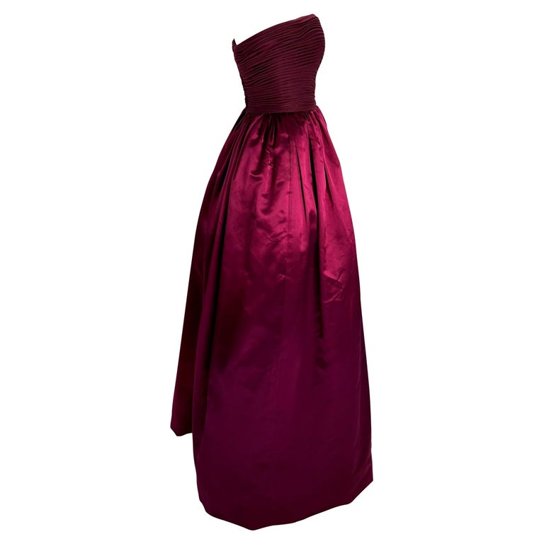 F/W 1989 Oscar de La Renta Runway Cranberry Silk Satin Ruched Strapless Gown For Sale at 1stDibs | strapless 1989 F/W 1989 Oscar de La Renta Runway Cranberry Silk Satin Ruched Strapless Gown For Sale at 1stDibs | strapless 1989