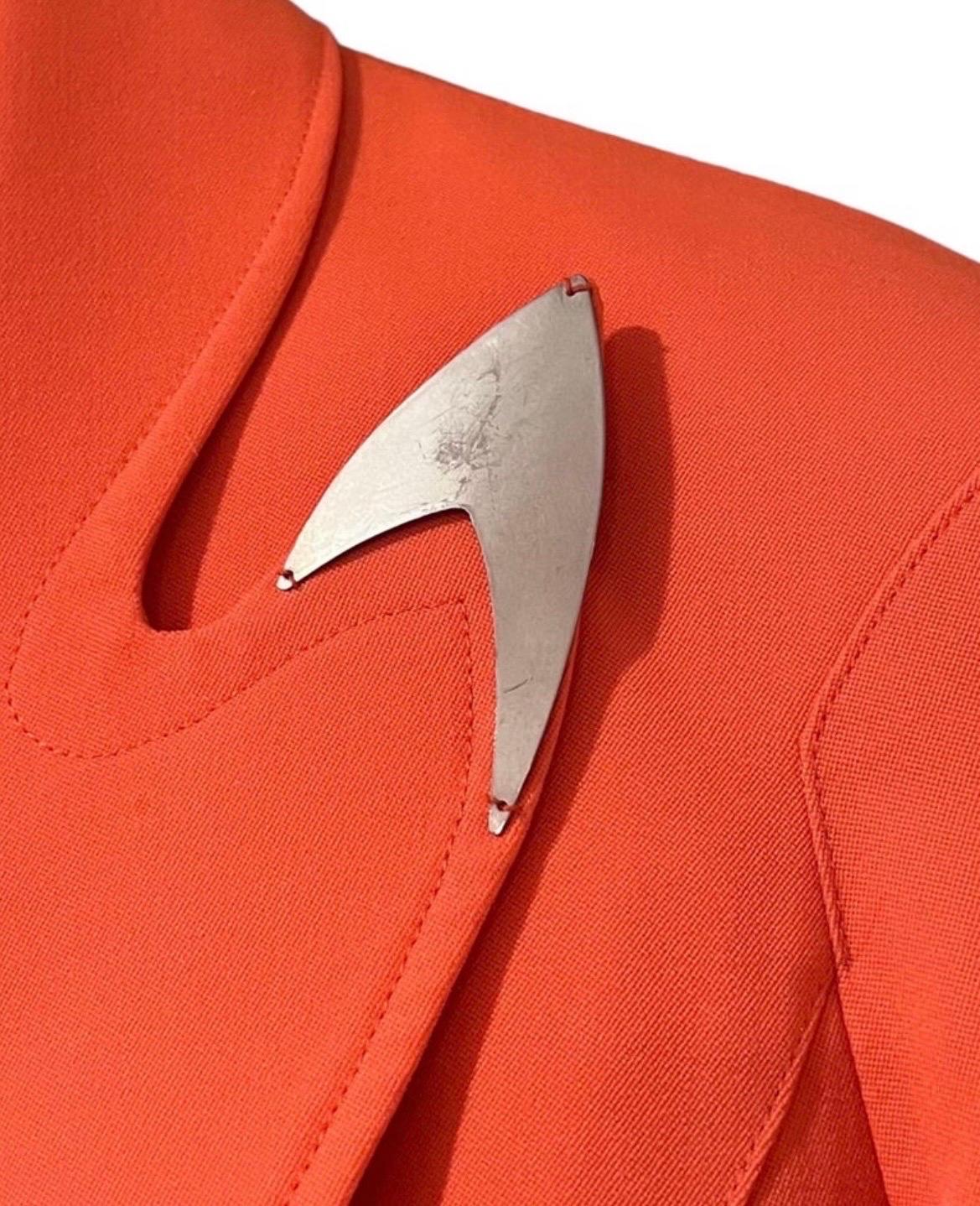 F/W 1989 Thierry Mugler Chaqueta escultural de metal futurista naranja en venta 5