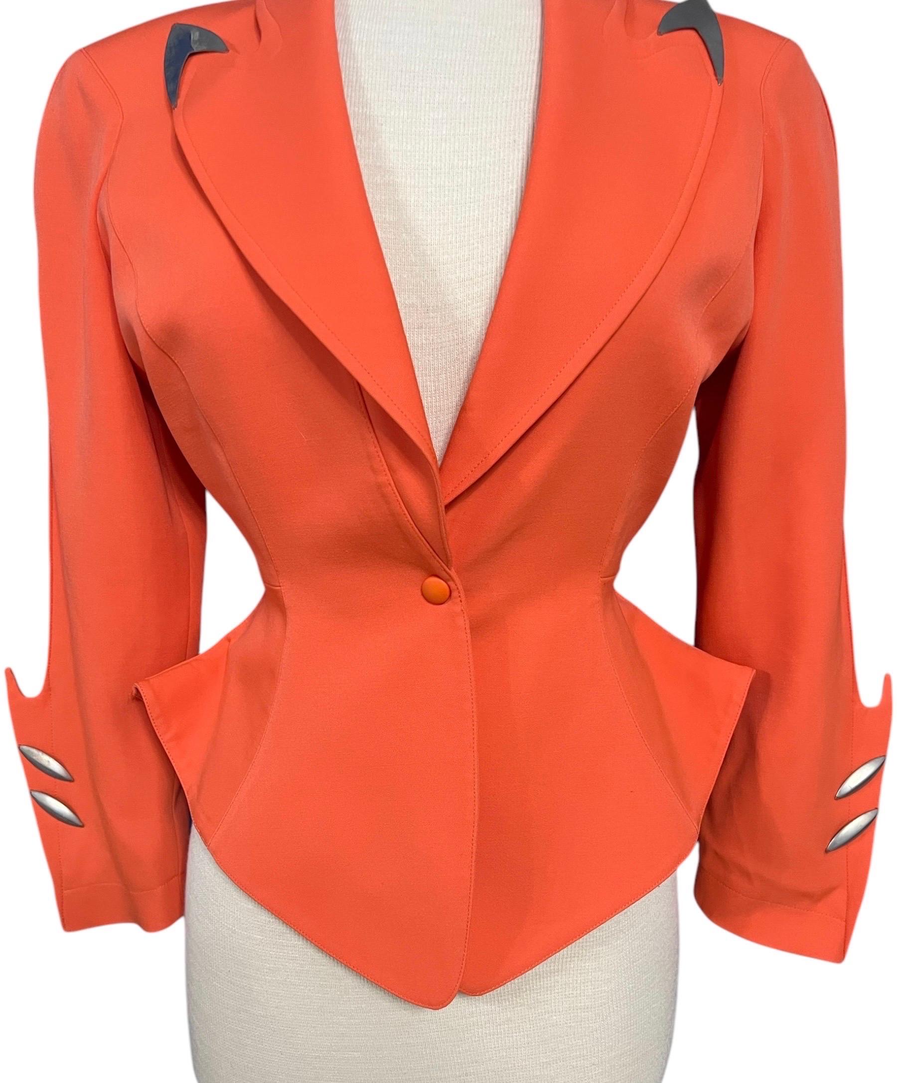 F/W 1989 Thierry Mugler Chaqueta escultural de metal futurista naranja en Bueno estado para la venta en Concord, NC