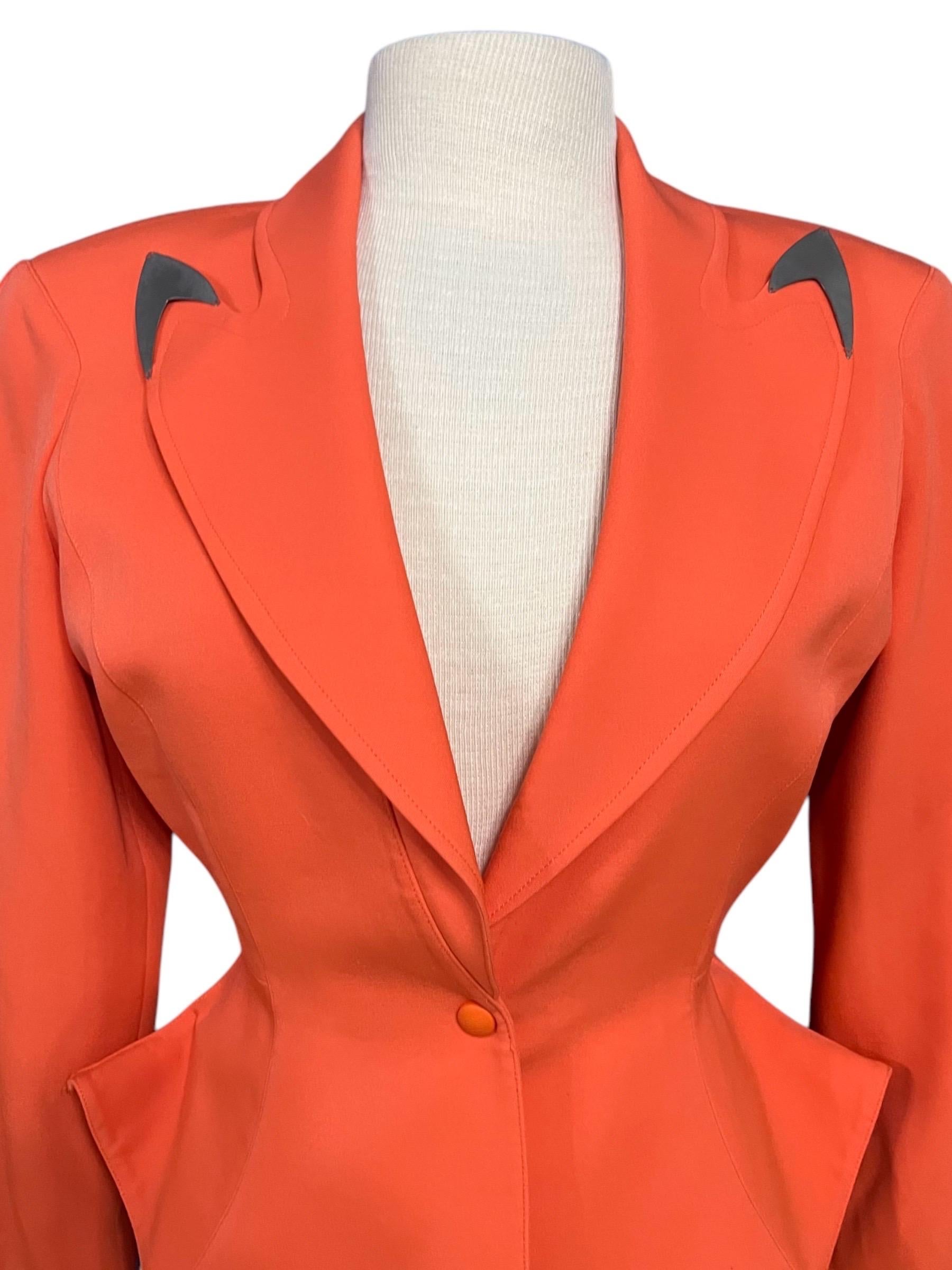 F/W 1989 Thierry Mugler Chaqueta escultural de metal futurista naranja en venta 2