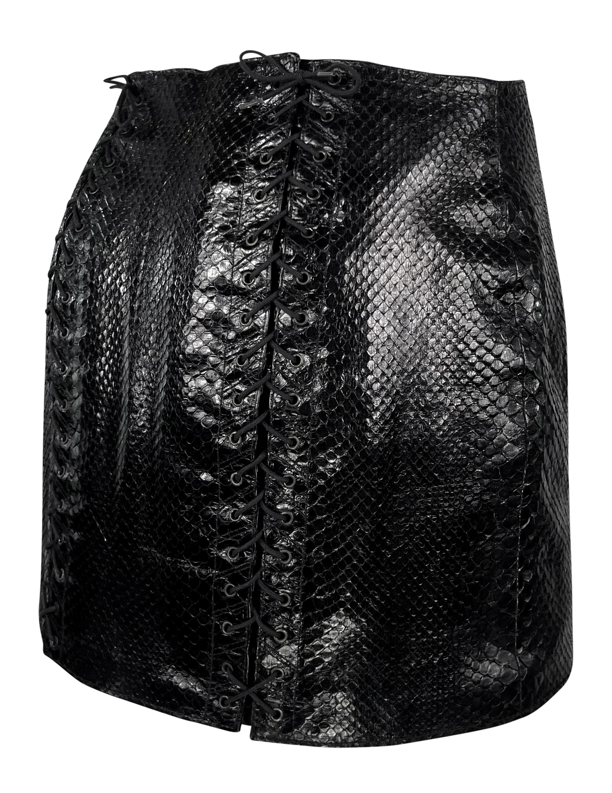 Nero A/I 1990 Azzedine Alaïa - Minigonna nera lucida con lacci in vera pelle di pitone
