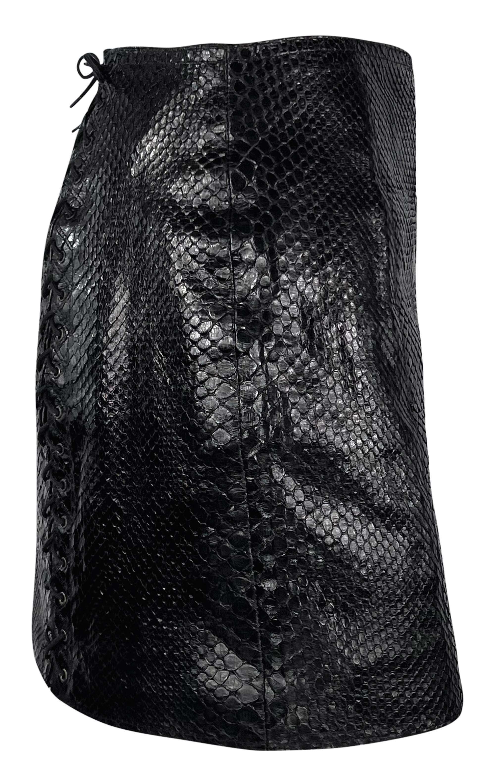 Donna A/I 1990 Azzedine Alaïa - Minigonna nera lucida con lacci in vera pelle di pitone
