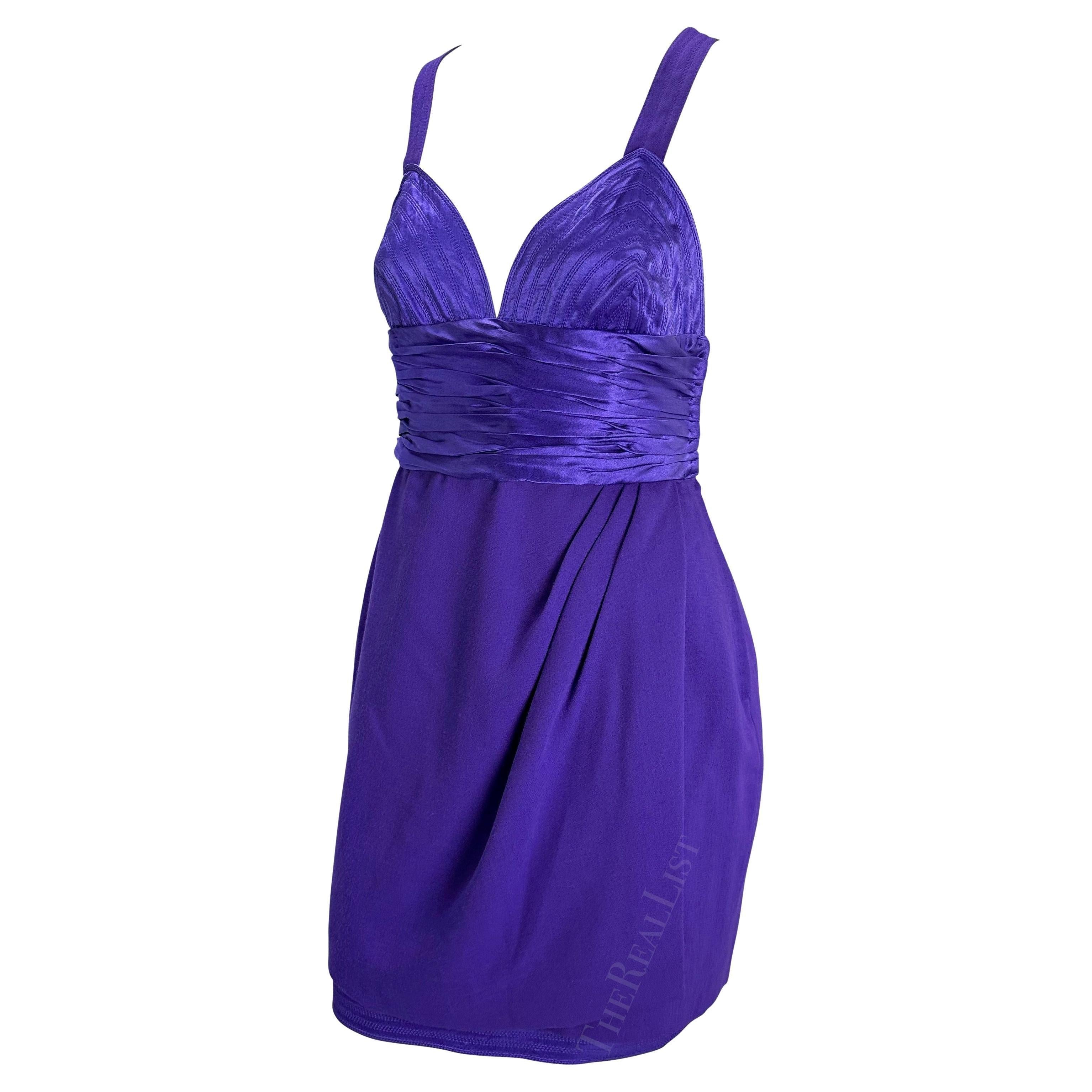 Violet F/W 1990 Gianni Versace Runway Mini robe enveloppante froncée en satin violet en vente
