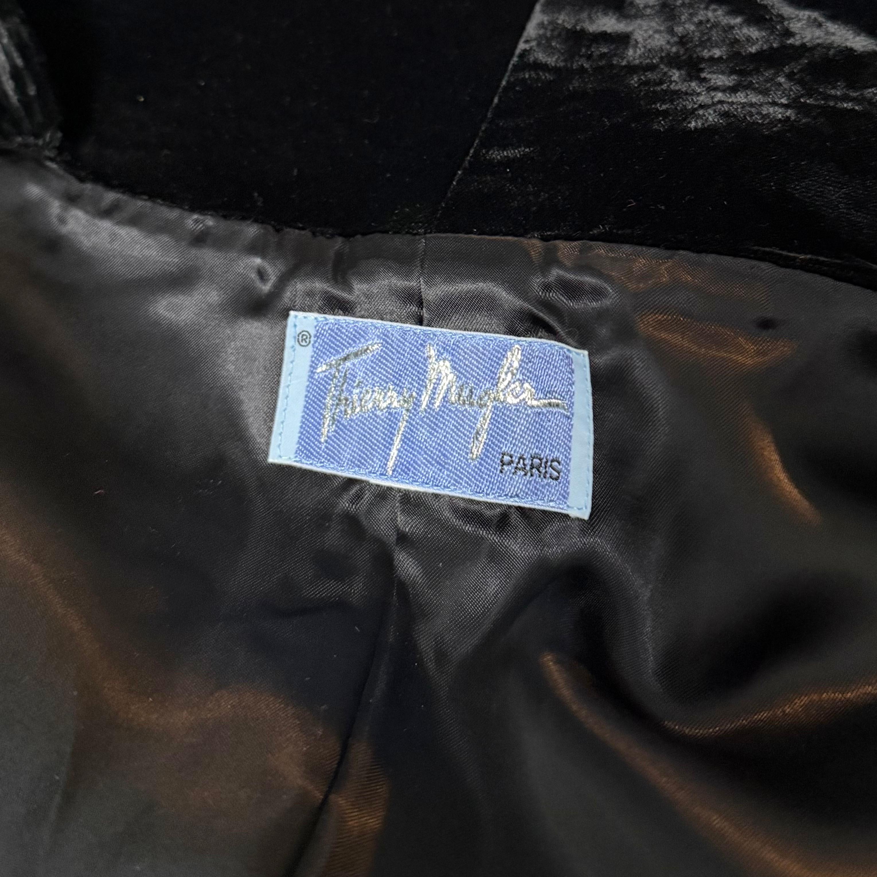 A/I 1990 Thierry Mugler, cappotto futuristico rosa fucsia in stile Coates in vendita 5