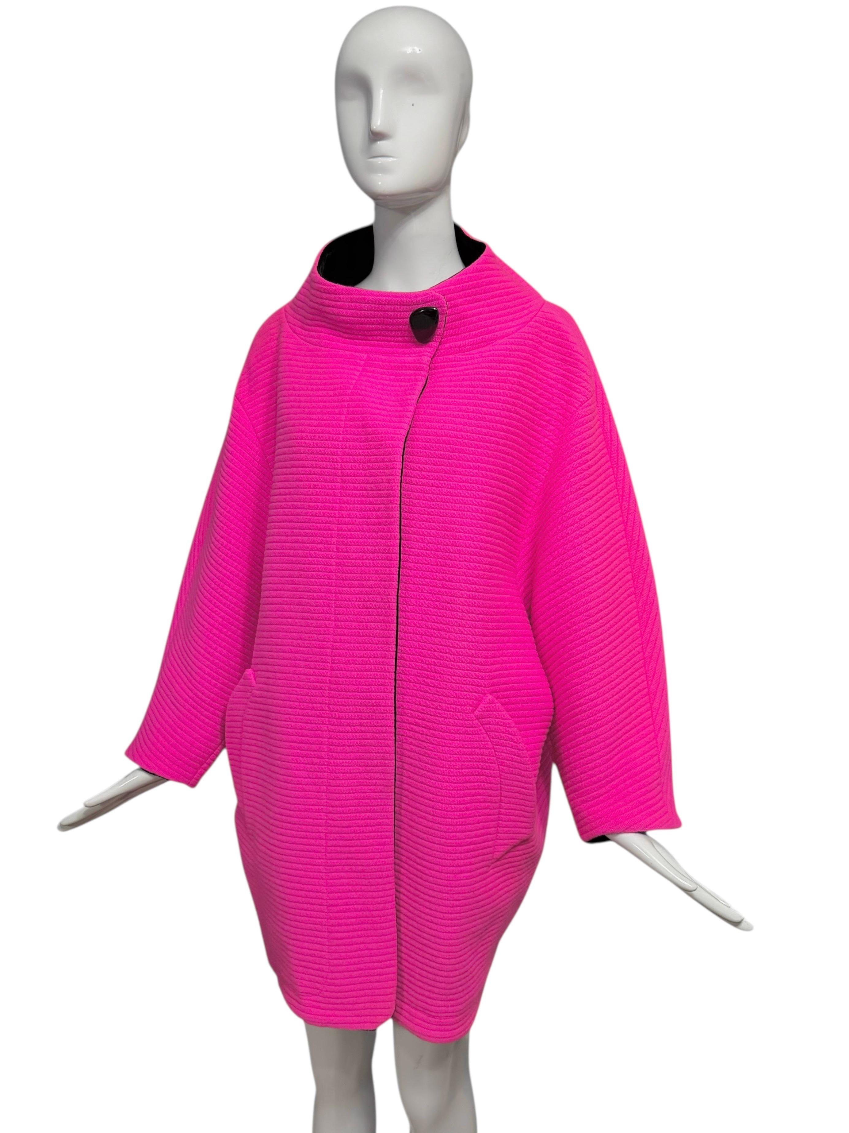 Donna A/I 1990 Thierry Mugler, cappotto futuristico rosa fucsia in stile Coates in vendita