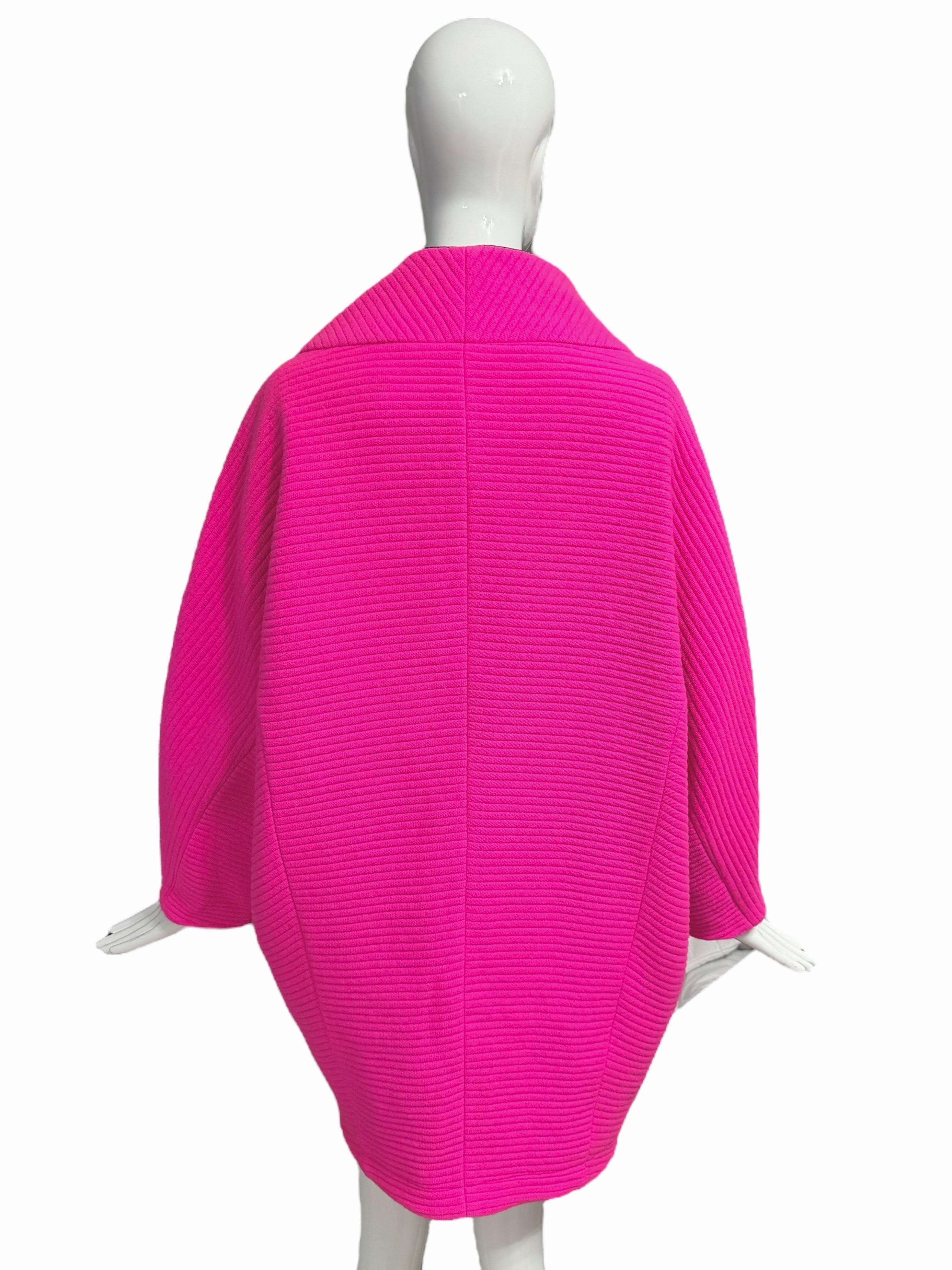A/I 1990 Thierry Mugler, cappotto futuristico rosa fucsia in stile Coates in vendita 2