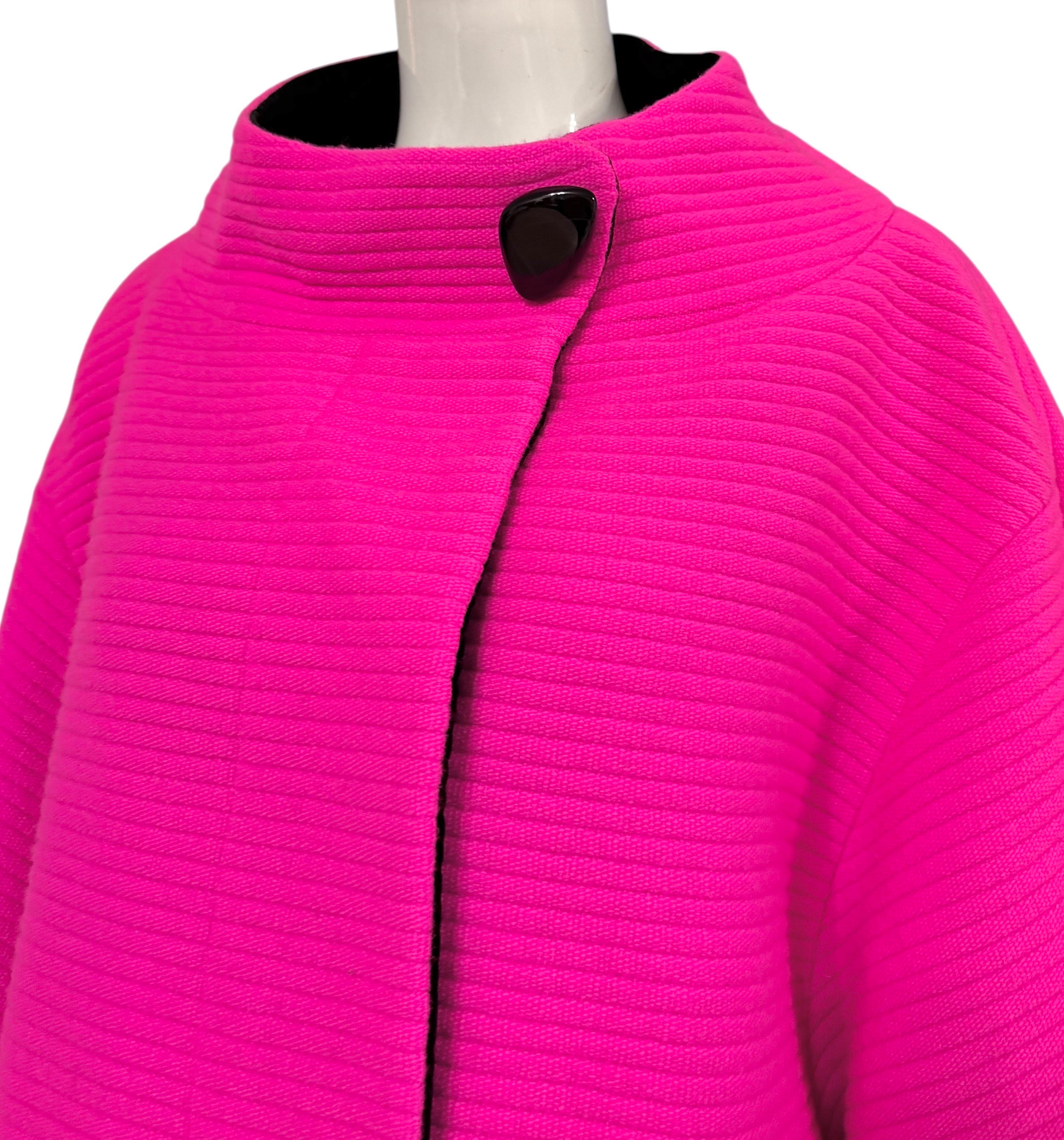 A/I 1990 Thierry Mugler, cappotto futuristico rosa fucsia in stile Coates in vendita 4