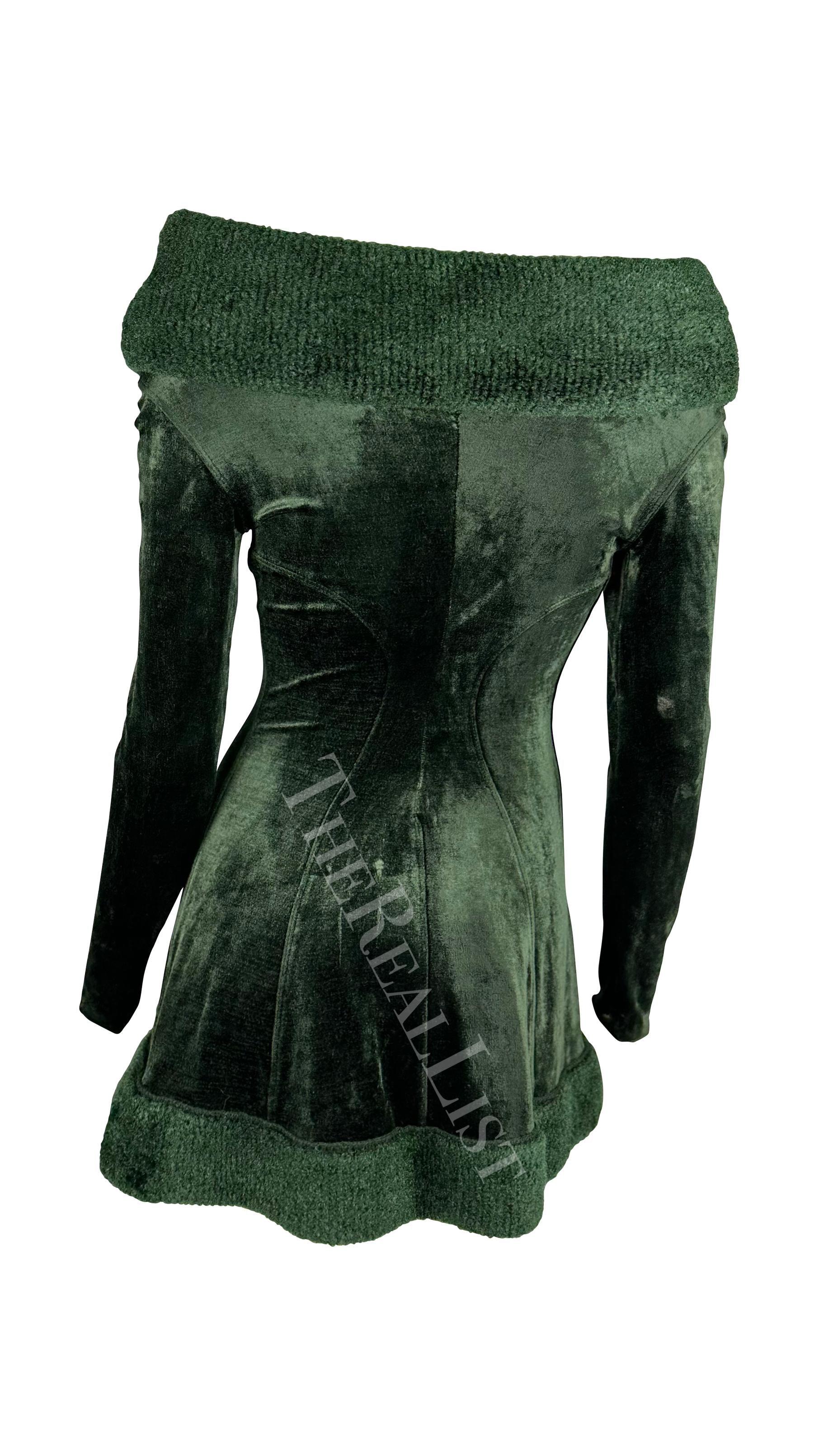 H/W 1991 Alaia Dunkelgrünes schulterfreies Plüsch-Minikleid aus Samt im Angebot 1