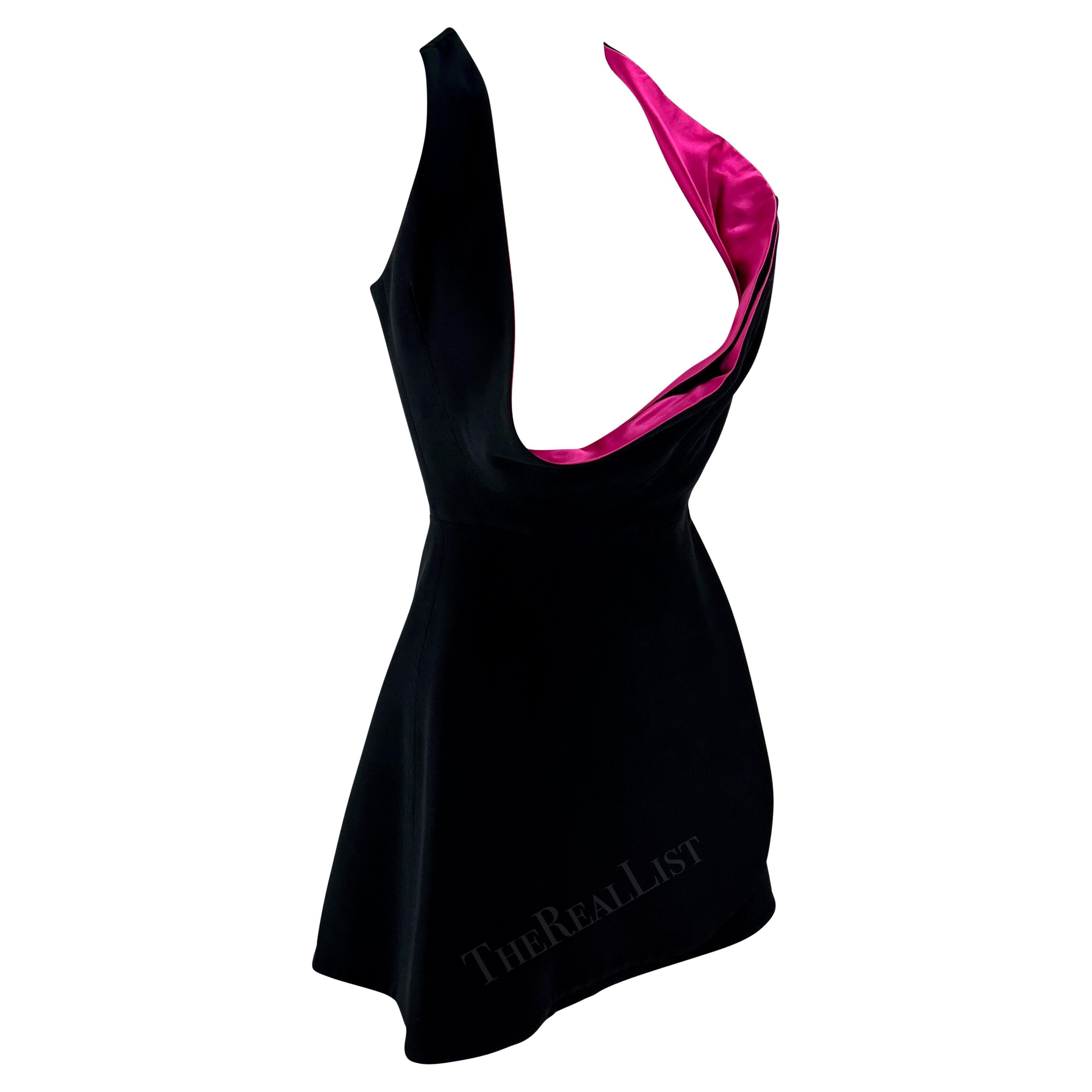 Giani Versace Runway A/H 1991 - Mini robe portefeuille noire, rose vif et ouverte sur le buste en vente 6