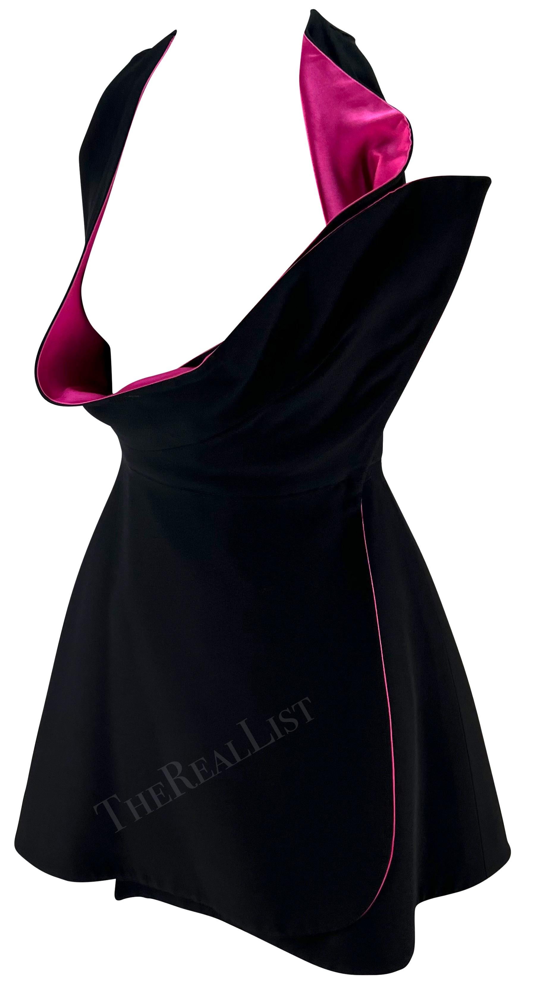 Giani Versace Runway A/H 1991 - Mini robe portefeuille noire, rose vif et ouverte sur le buste Pour femmes en vente