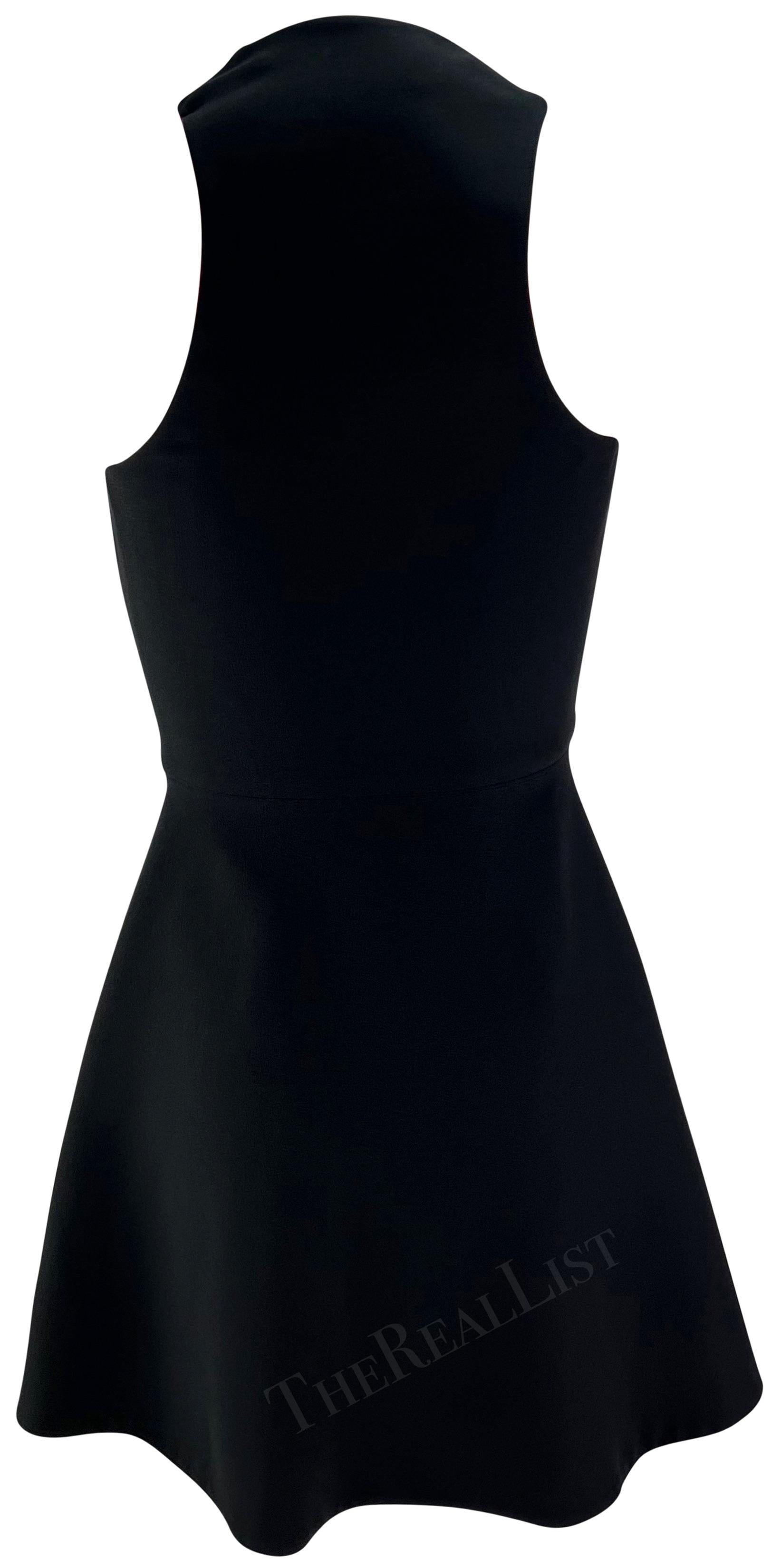 Giani Versace Runway A/H 1991 - Mini robe portefeuille noire, rose vif et ouverte sur le buste en vente 3