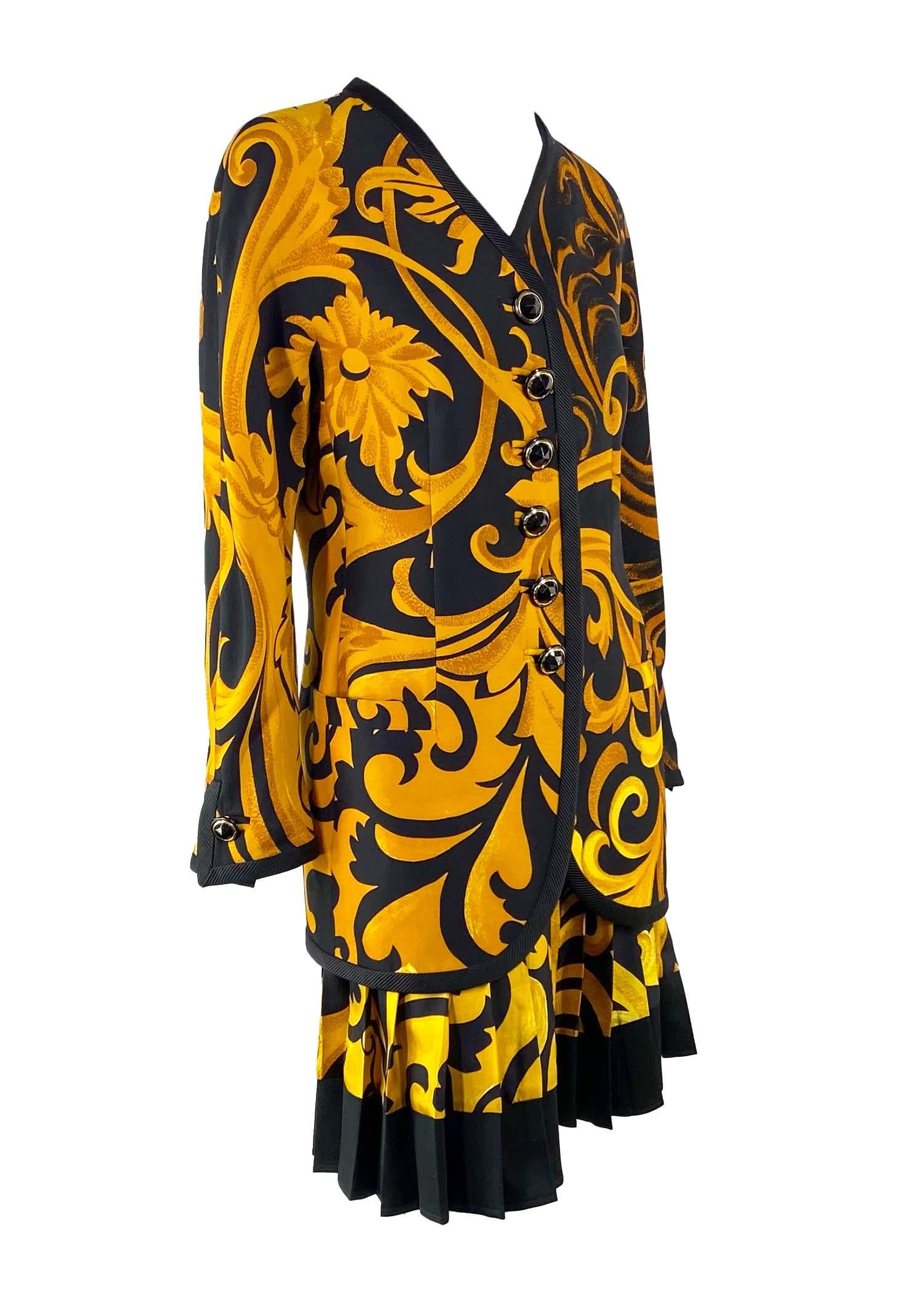 F/W 1991 Gianni Versace Couture Black Gold Baroque Print Silk Pleated Skirt Suit In Excellent Condition For Sale In West Hollywood, CA