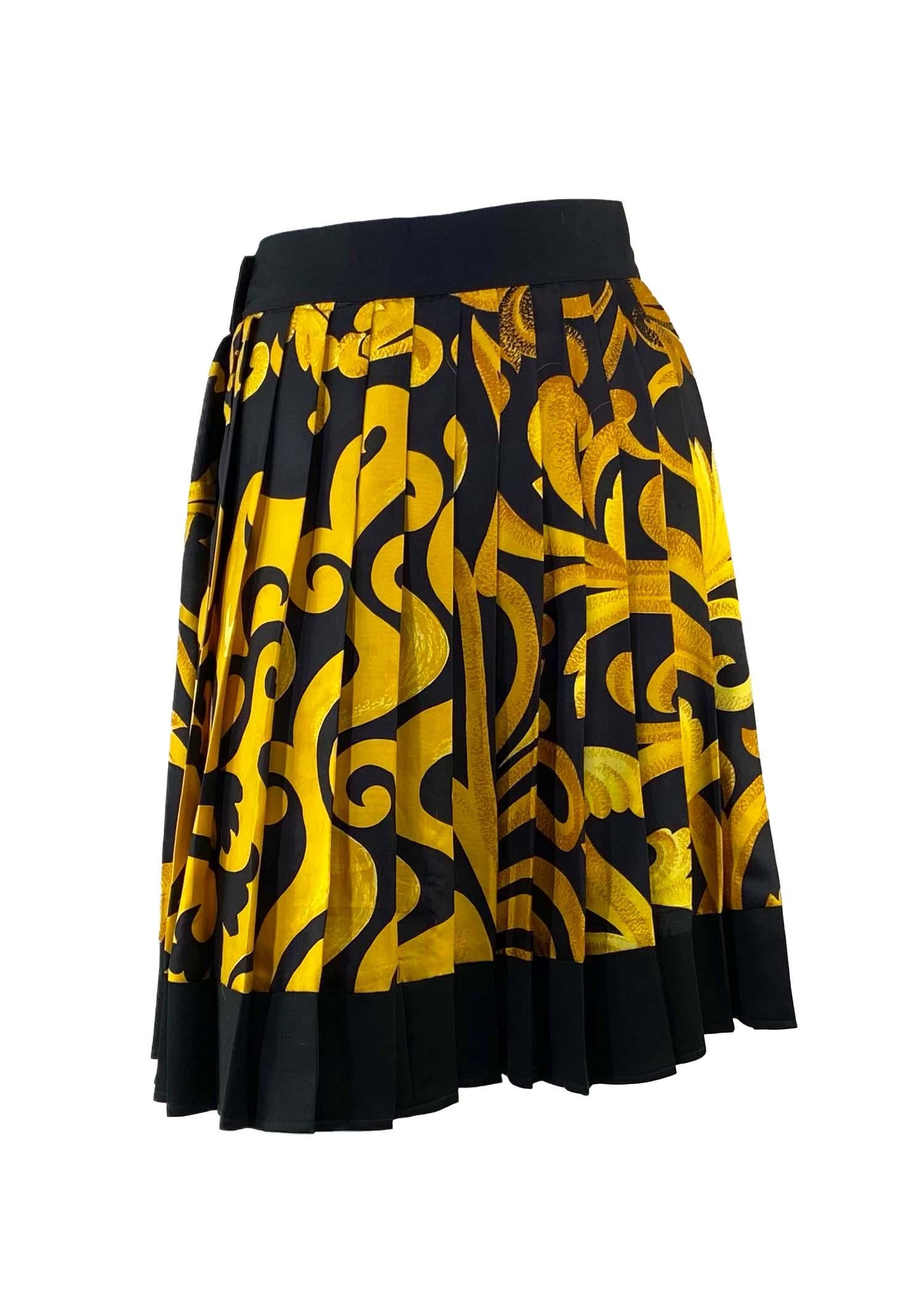 Women's F/W 1991 Gianni Versace Couture Black Gold Baroque Print Silk Pleated Skirt Suit For Sale
