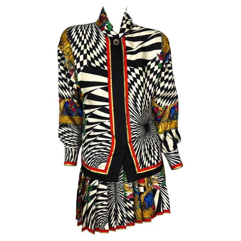 F/W 1991 Gianni Versace Couture Op Art Atelier Print Pleated Skirt Blouse Set In Good Condition For Sale In Philadelphia, PA