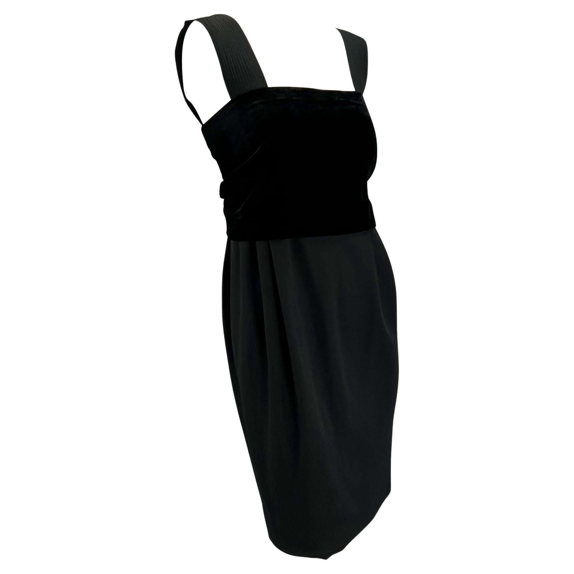 De las mujeres F/W 1991 Gianni Versace Couture Vestido sin mangas con busto de terciopelo en venta